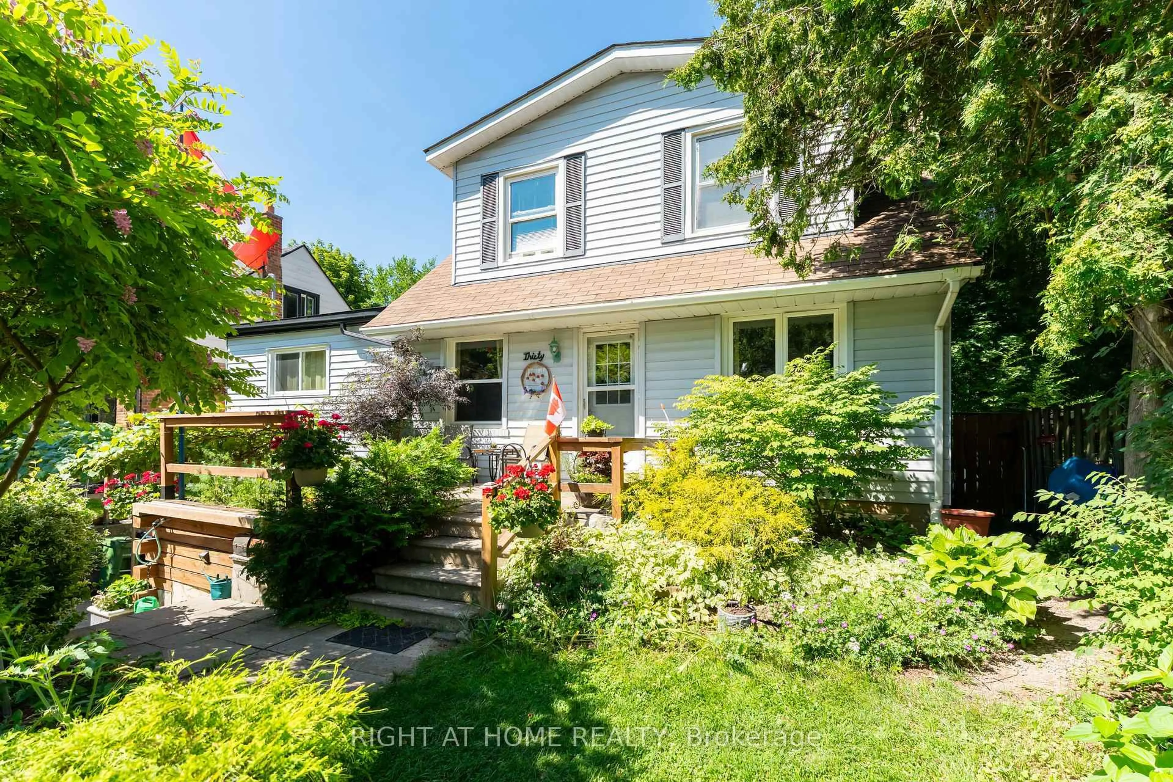 A pic from outside/outdoor area/front of a property/back of a property/a pic from drone, street for 30 Allister Ave, Toronto Ontario M1M 3K9