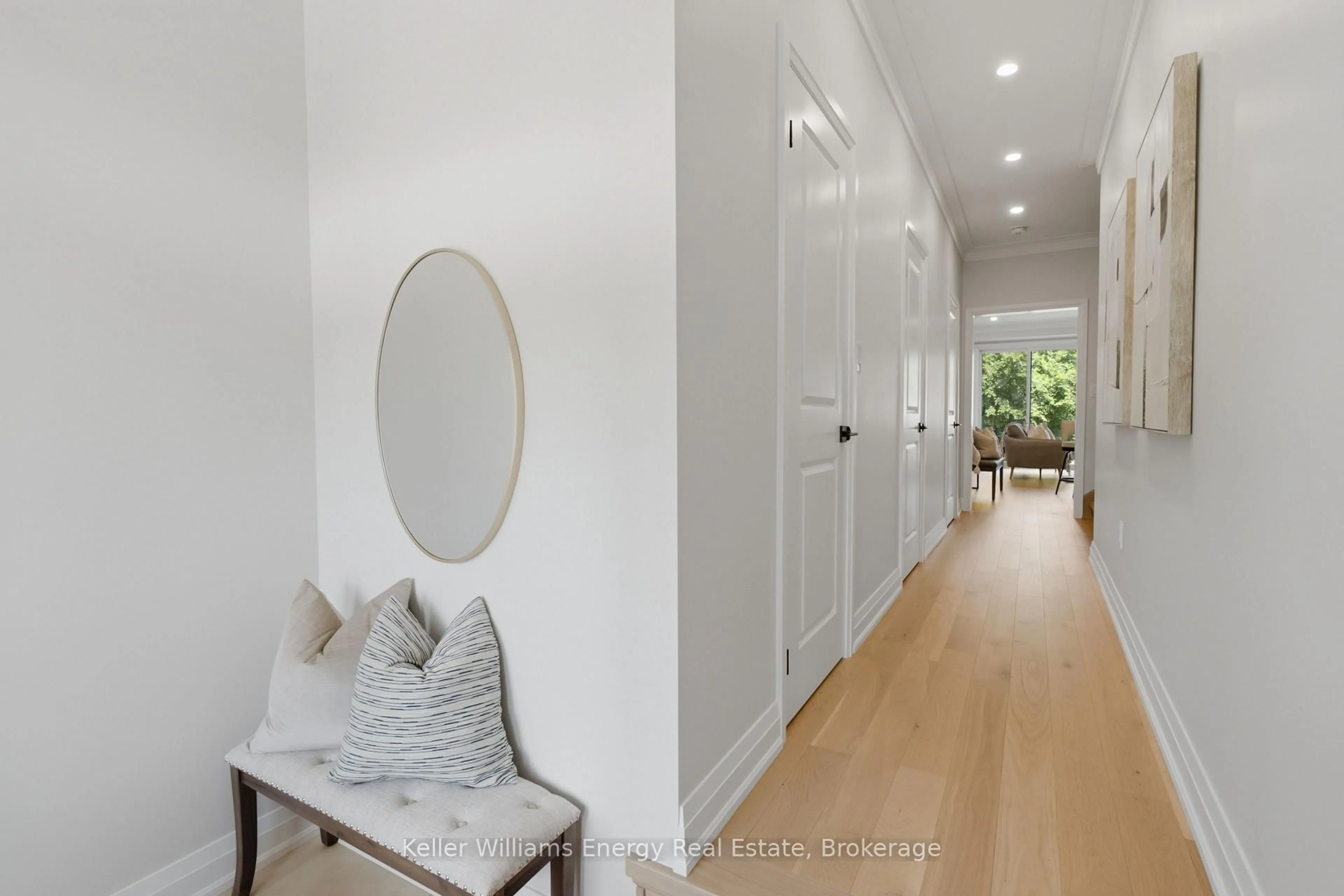 Indoor entryway for 127 Hickory St, Whitby Ontario L1N 3X6