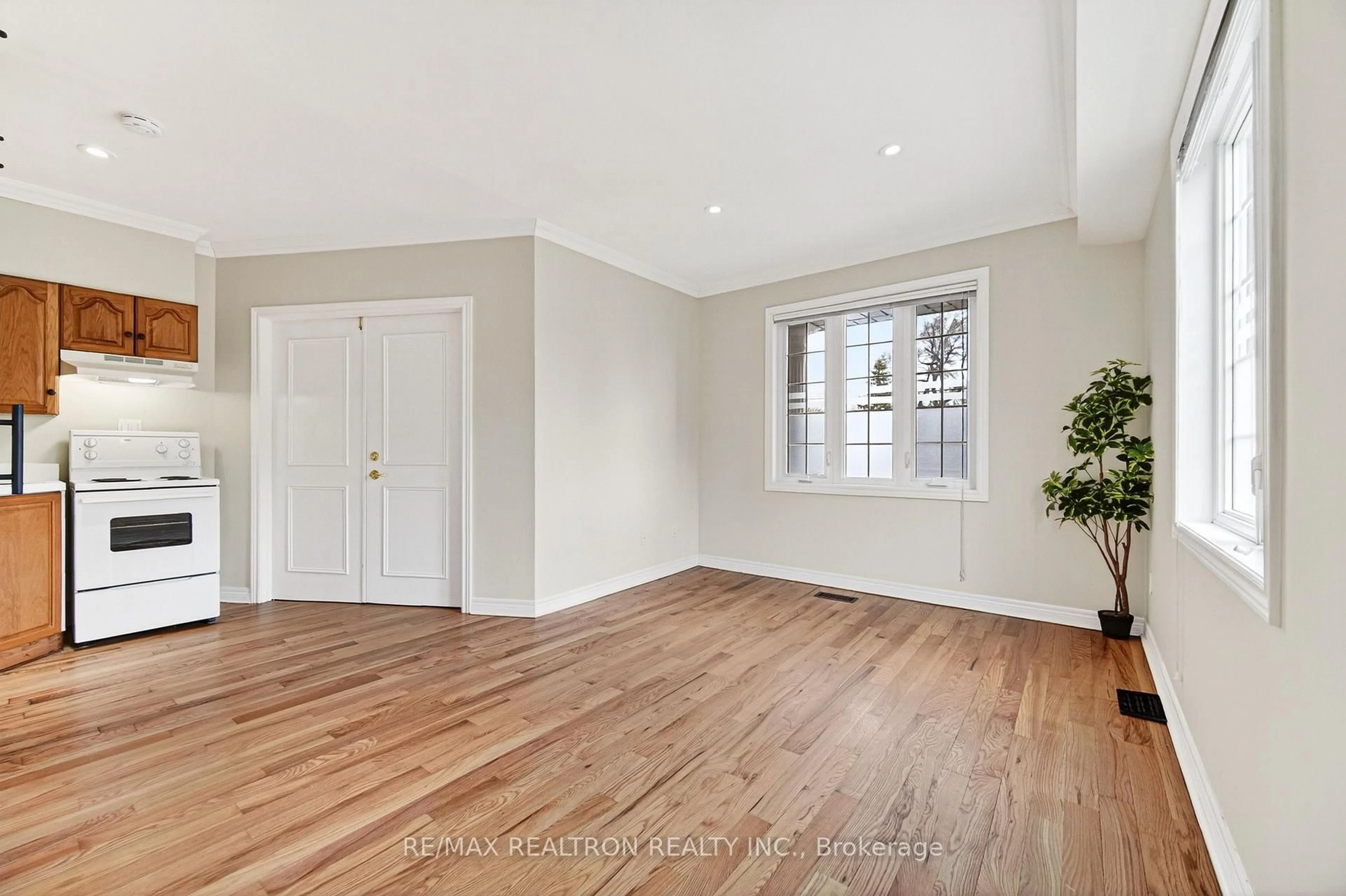 A pic of a room for 454 Donlands Ave, Toronto Ontario M4J 3S5