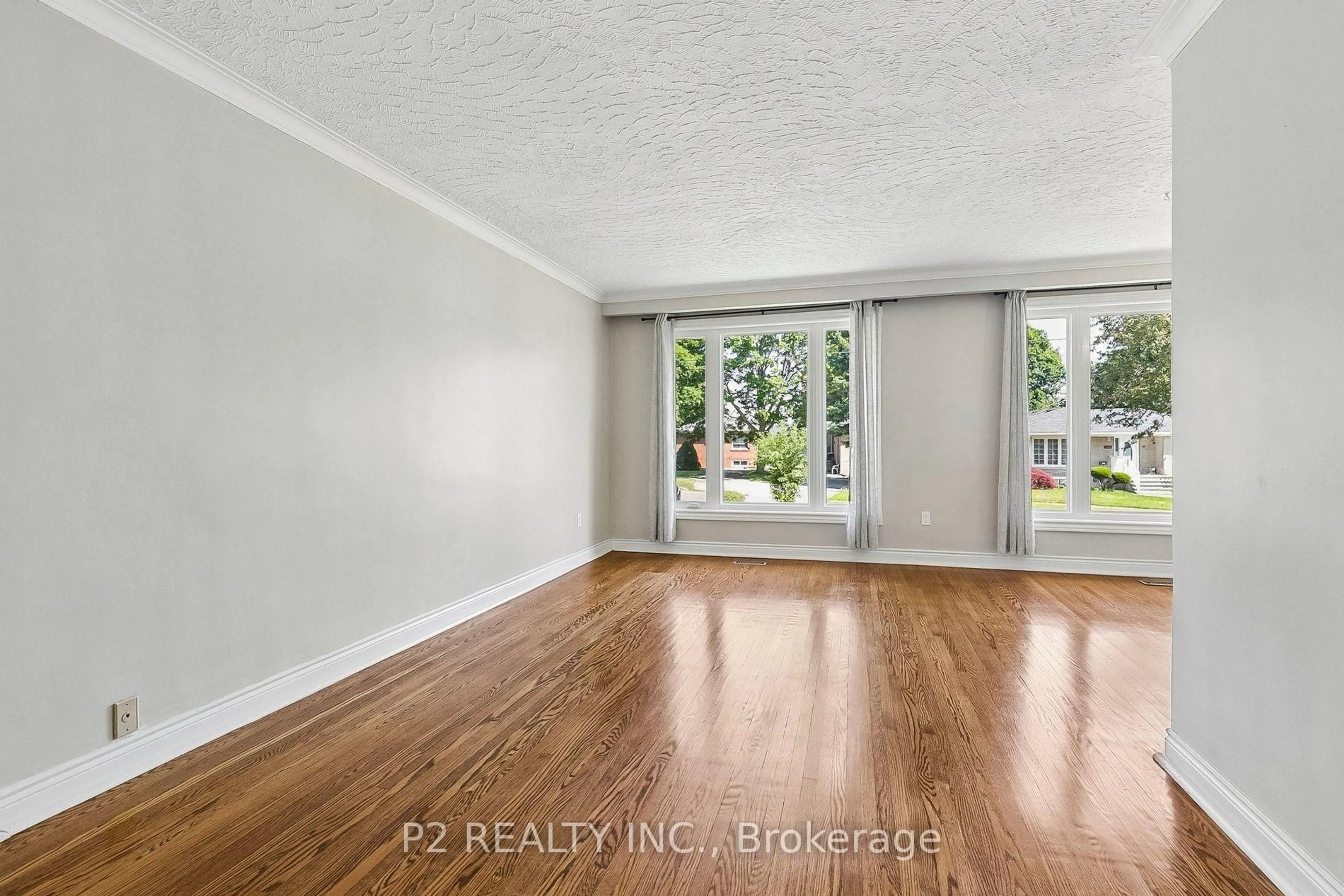 A pic of a room for 121 Confederation Dr, Toronto Ontario M1G 1A4