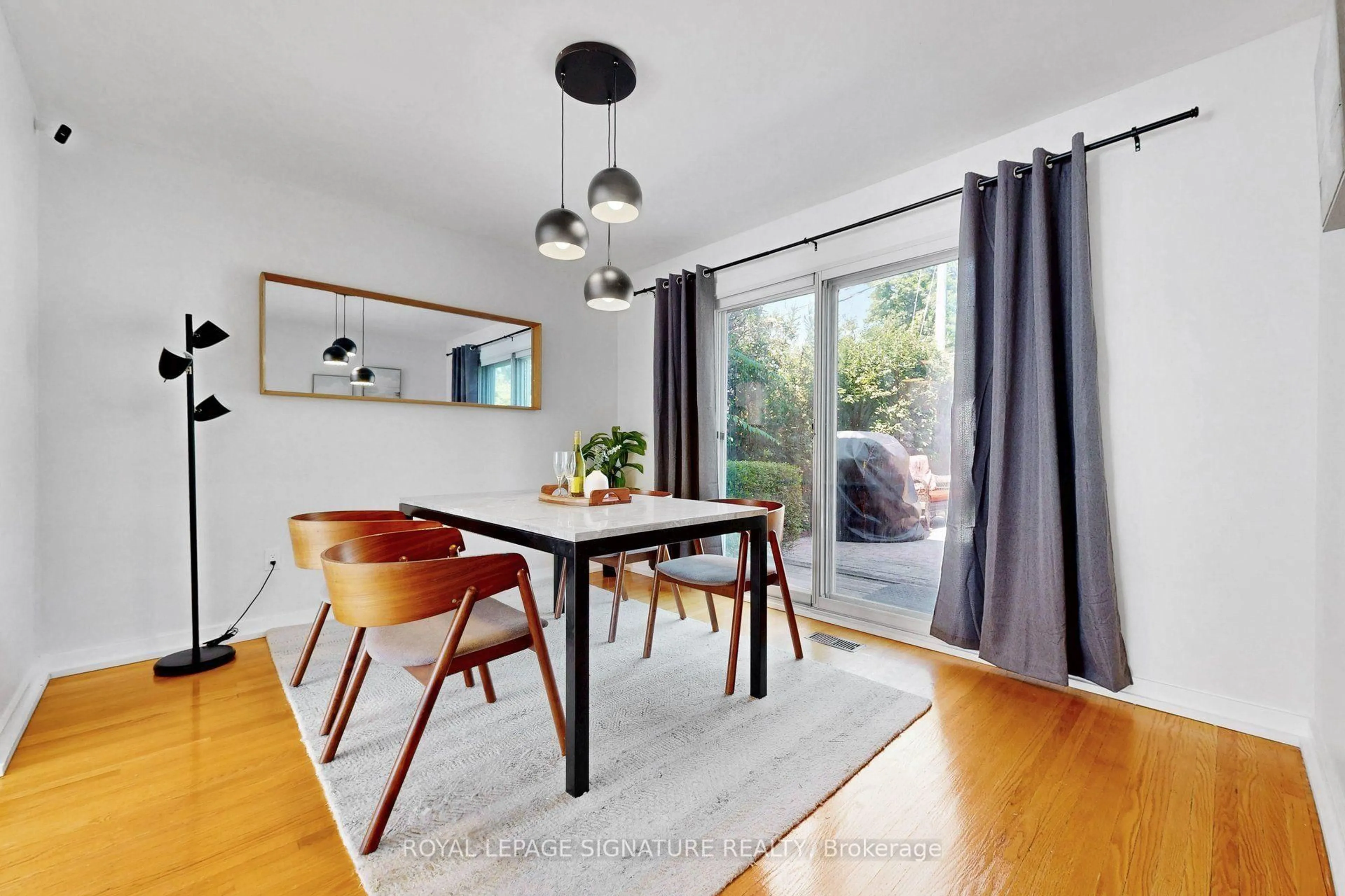 Dining room, wood/laminate floor for 67 Cathedral Bluffs Dr, Toronto Ontario M1M 2T6