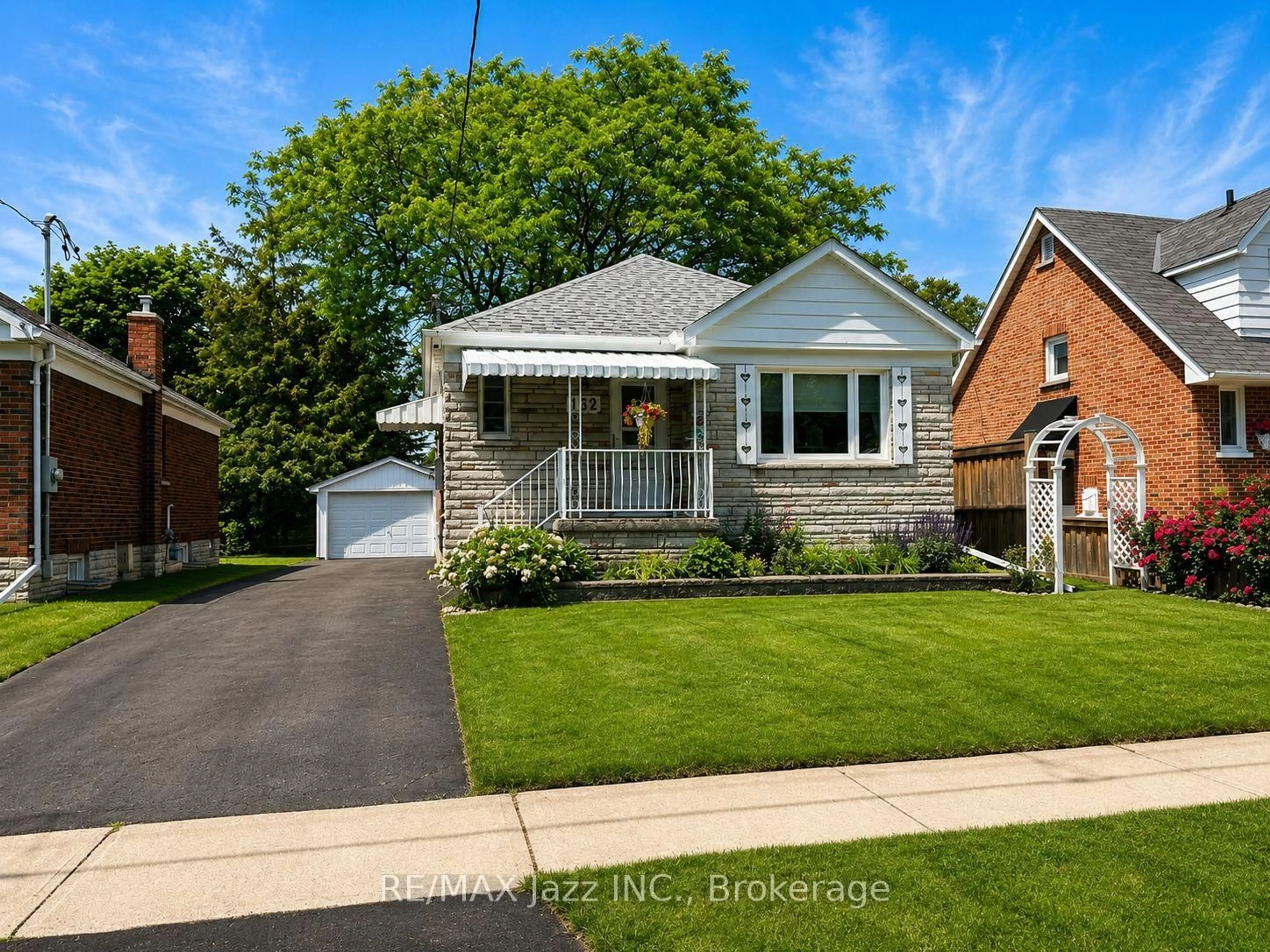 Home with brick exterior material, street for 132 Highland Ave, Oshawa Ontario L1H 6A6
