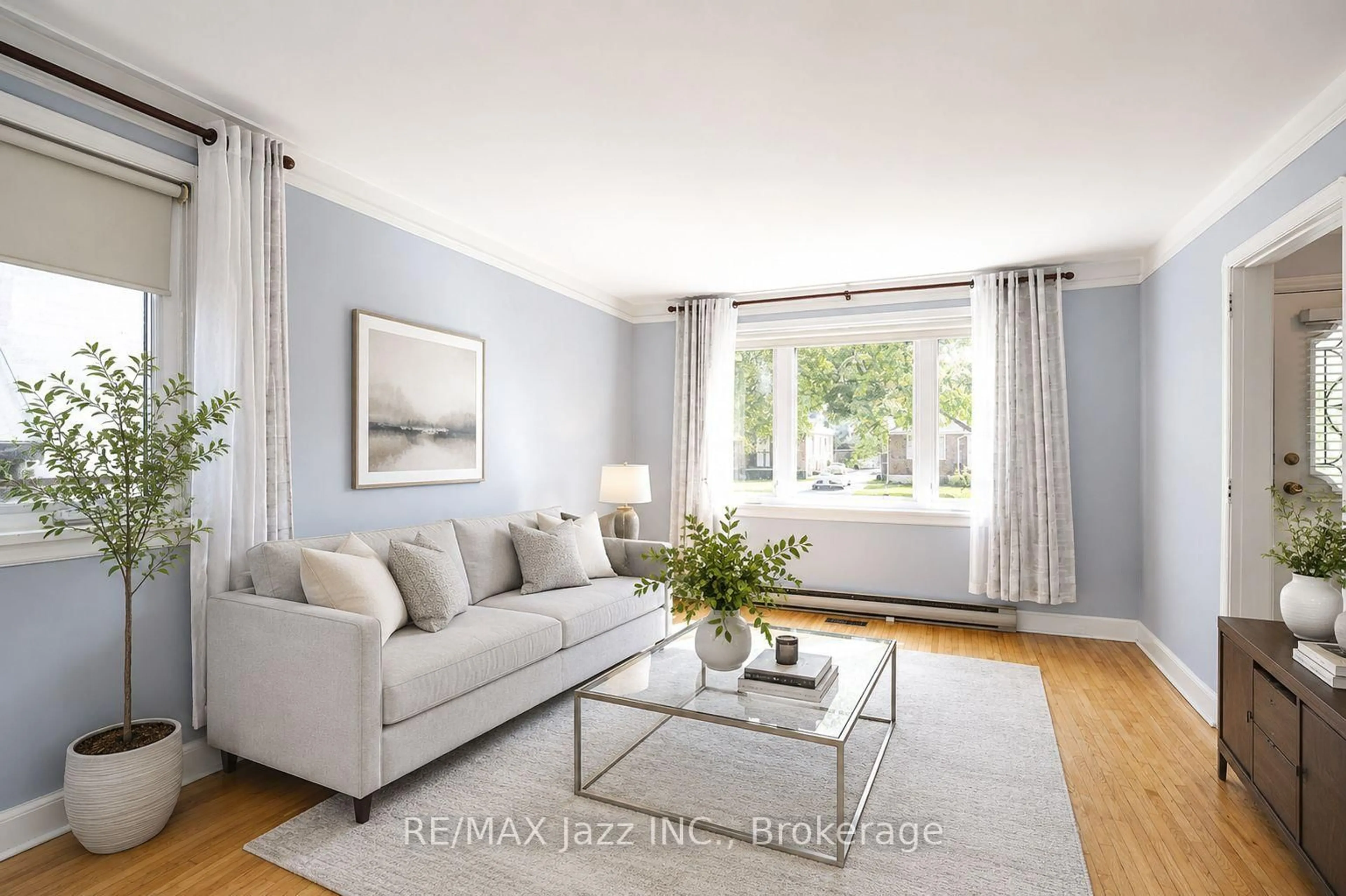 Living room with furniture, unknown for 132 Highland Ave, Oshawa Ontario L1H 6A6