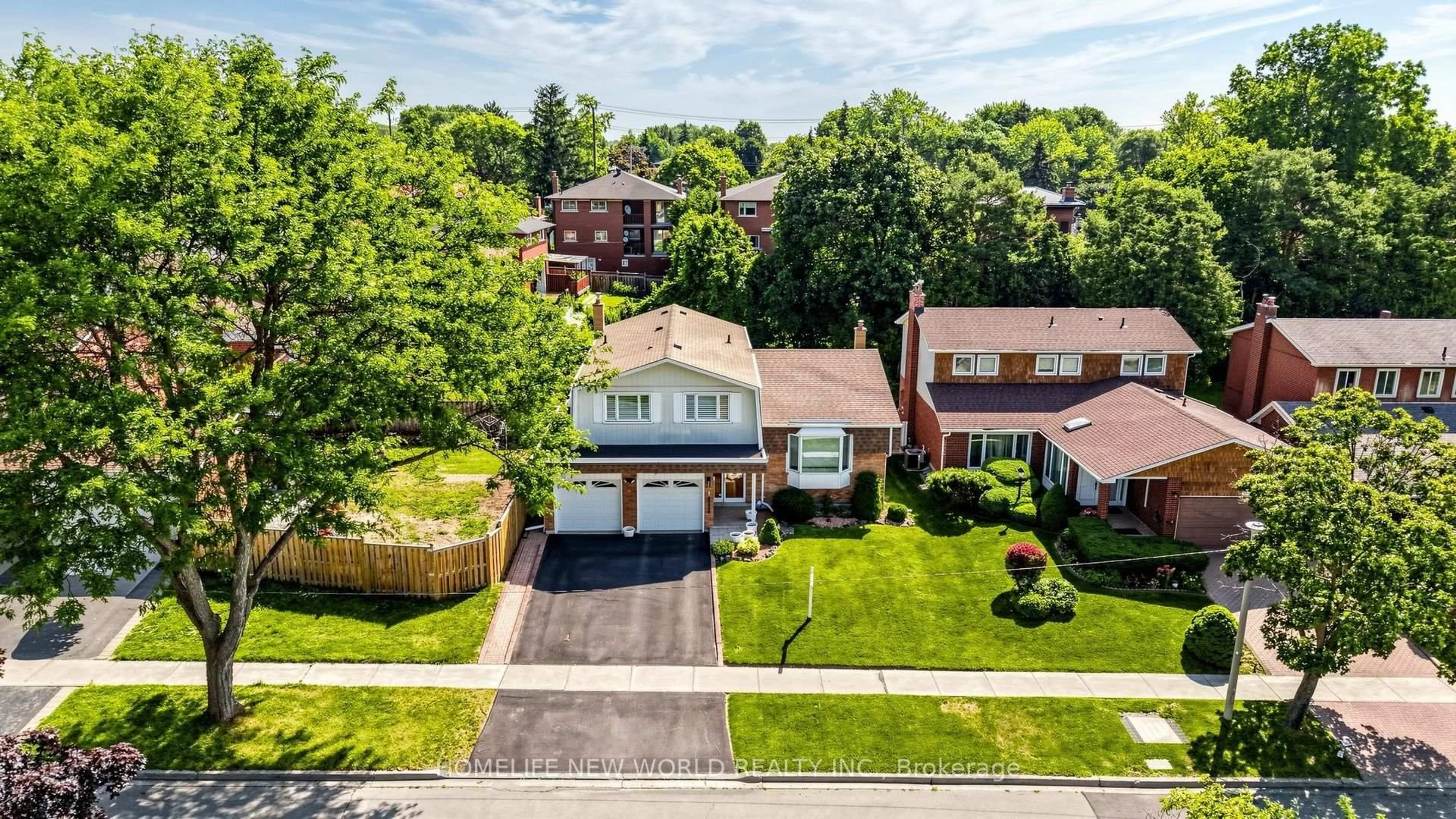 A pic from outside/outdoor area/front of a property/back of a property/a pic from drone, street for 59 Kilchurn Castle Dr, Toronto Ontario M1T 2W3