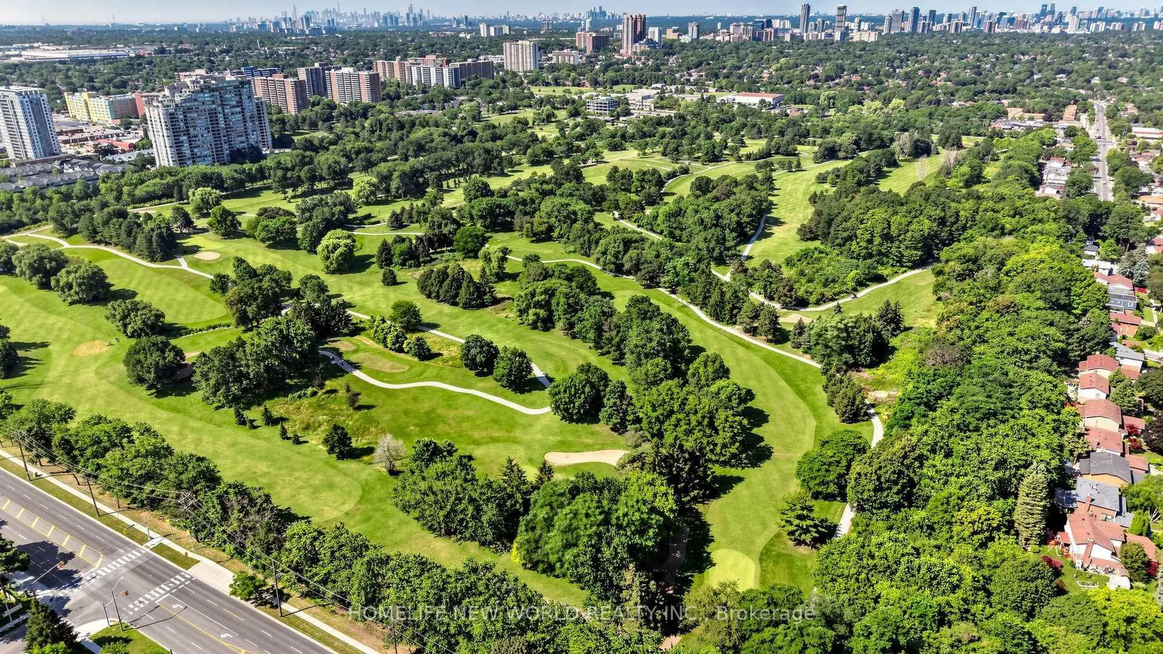 A pic from outside/outdoor area/front of a property/back of a property/a pic from drone, forest/trees view for 59 Kilchurn Castle Dr, Toronto Ontario M1T 2W3