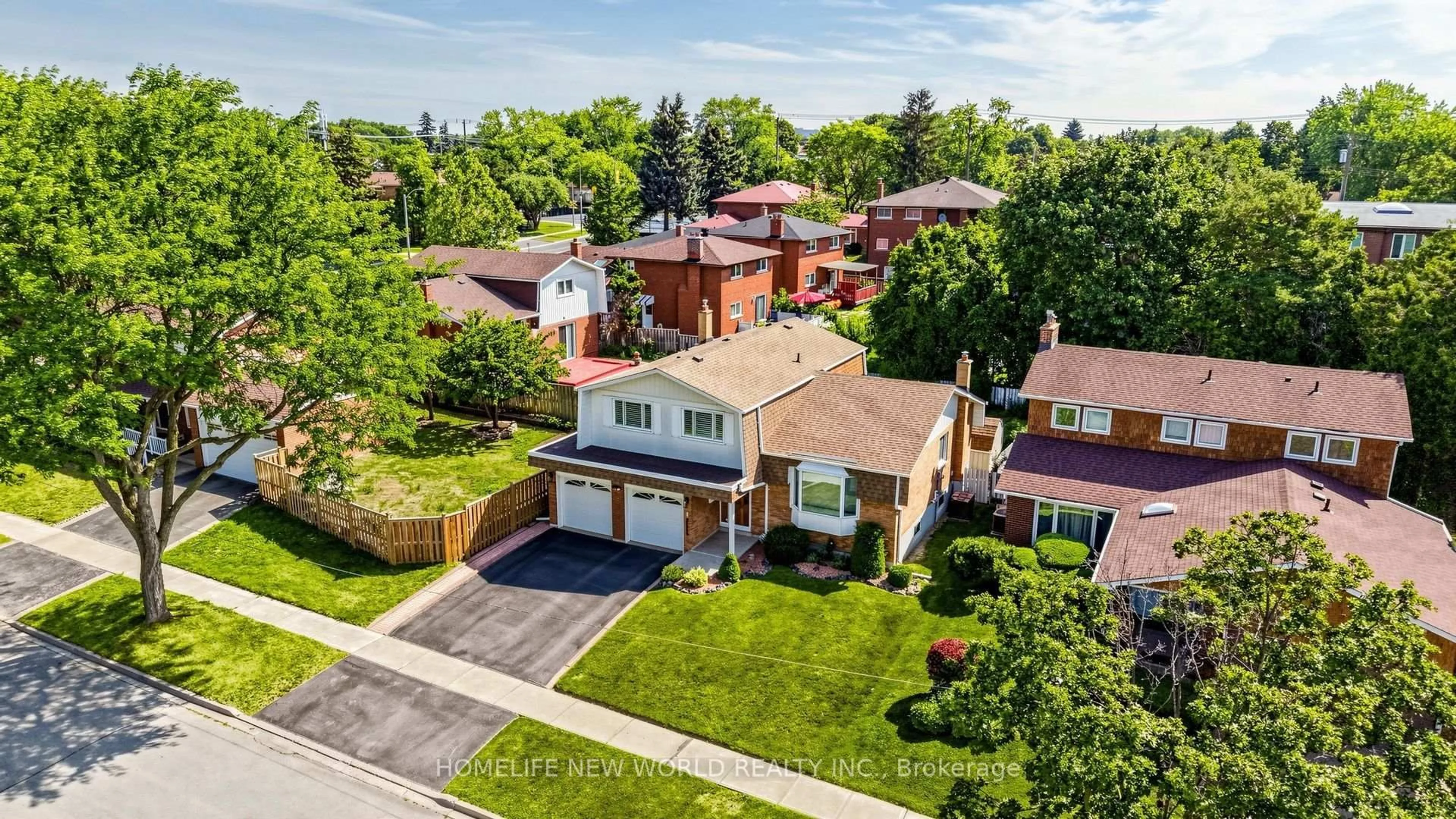 A pic from outside/outdoor area/front of a property/back of a property/a pic from drone, street for 59 Kilchurn Castle Dr, Toronto Ontario M1T 2W3