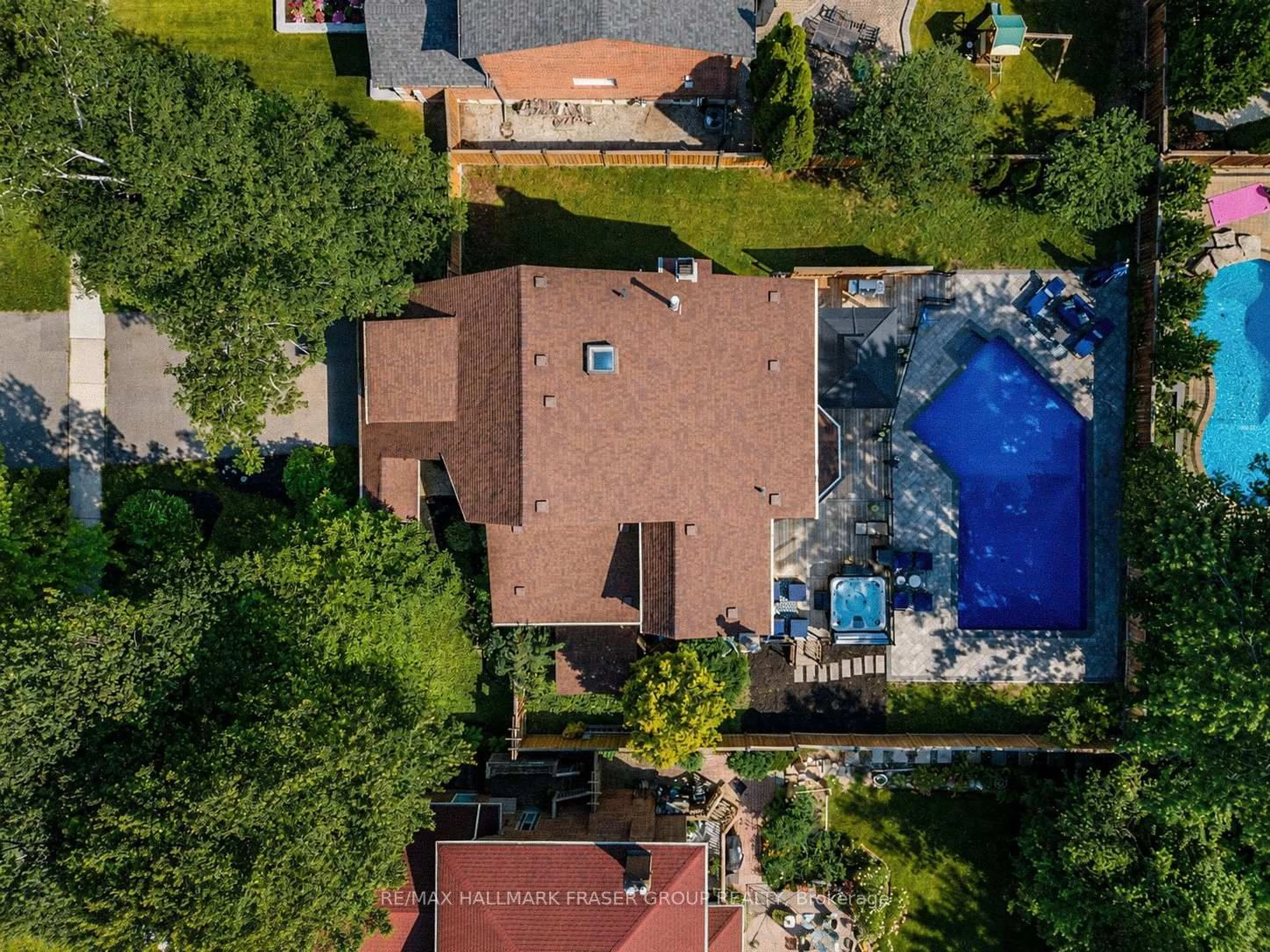 A pic from outside/outdoor area/front of a property/back of a property/a pic from drone, city buildings view from balcony for 1797 Parkside Dr, Pickering Ontario L1V 3N9