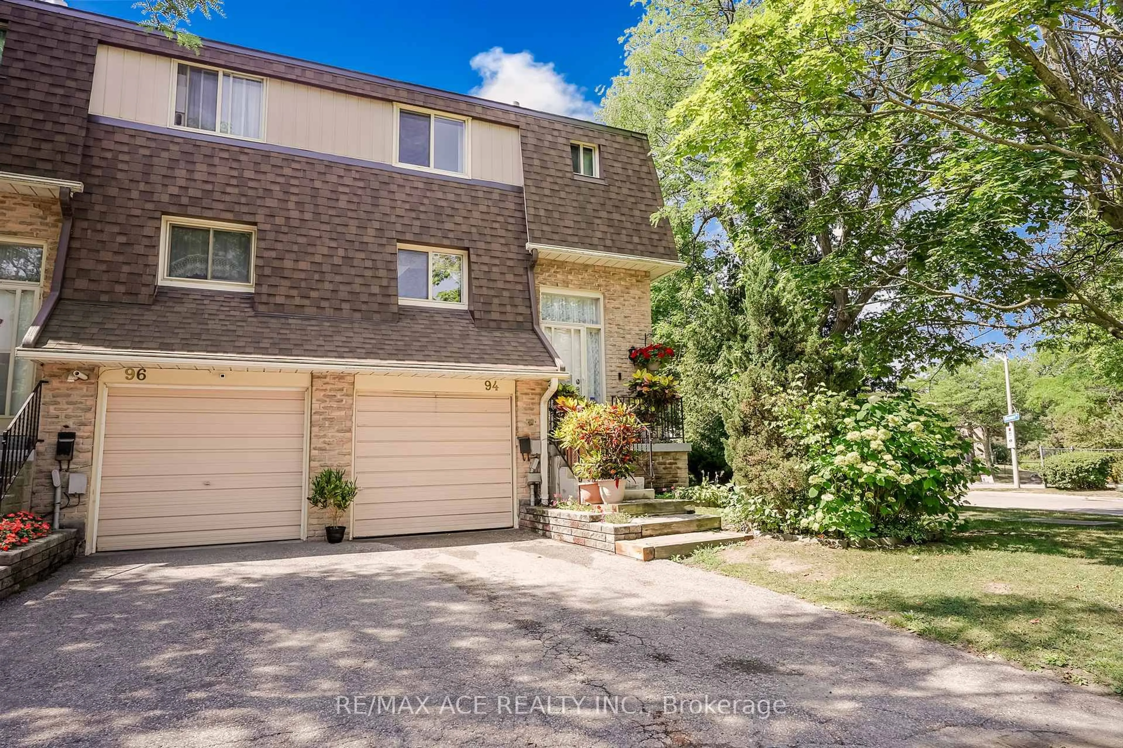 A pic from outside/outdoor area/front of a property/back of a property/a pic from drone, street for 371 Orton Park Rd #94, Toronto Ontario M1G 3V1