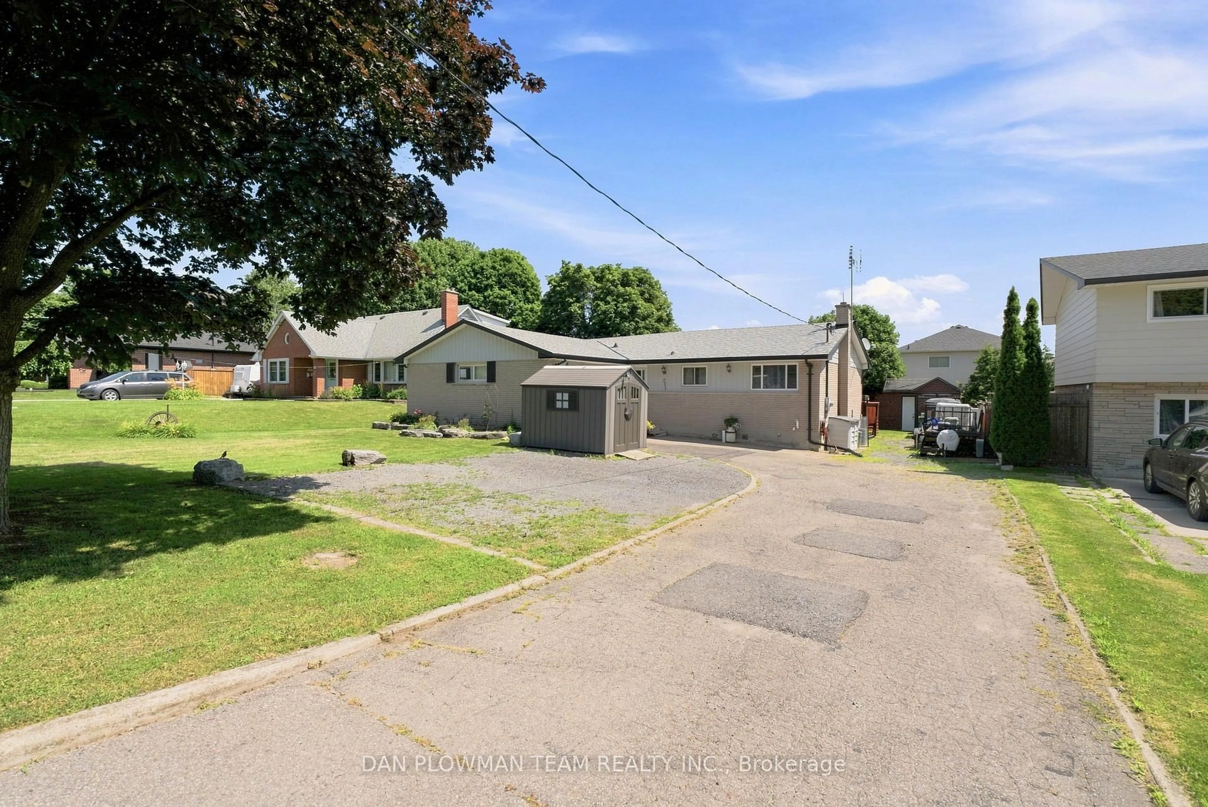 A pic from outside/outdoor area/front of a property/back of a property/a pic from drone, street for 211 Liberty St, Clarington Ontario L1C 2M6