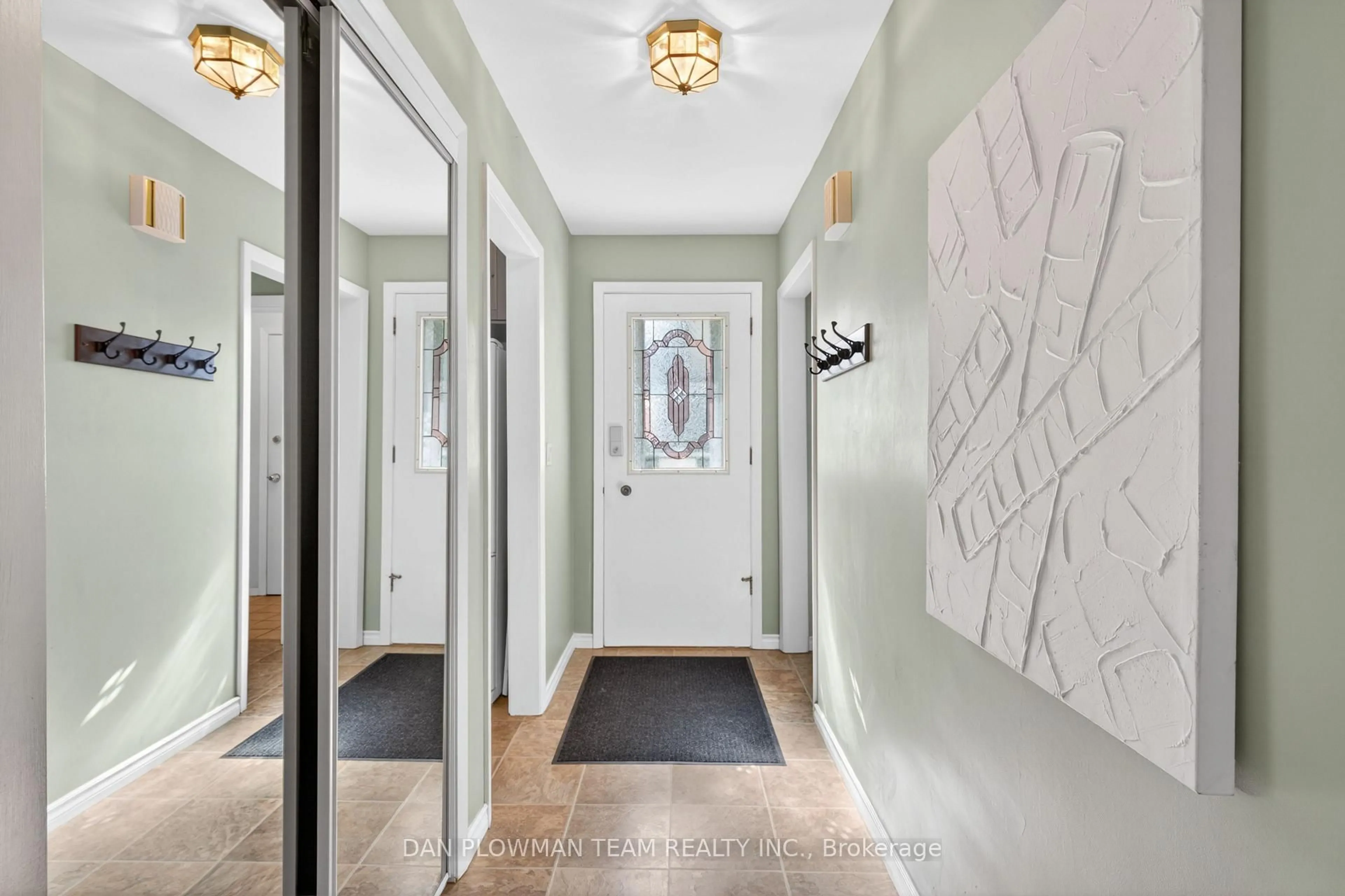 Indoor entryway for 211 Liberty St, Clarington Ontario L1C 2M6