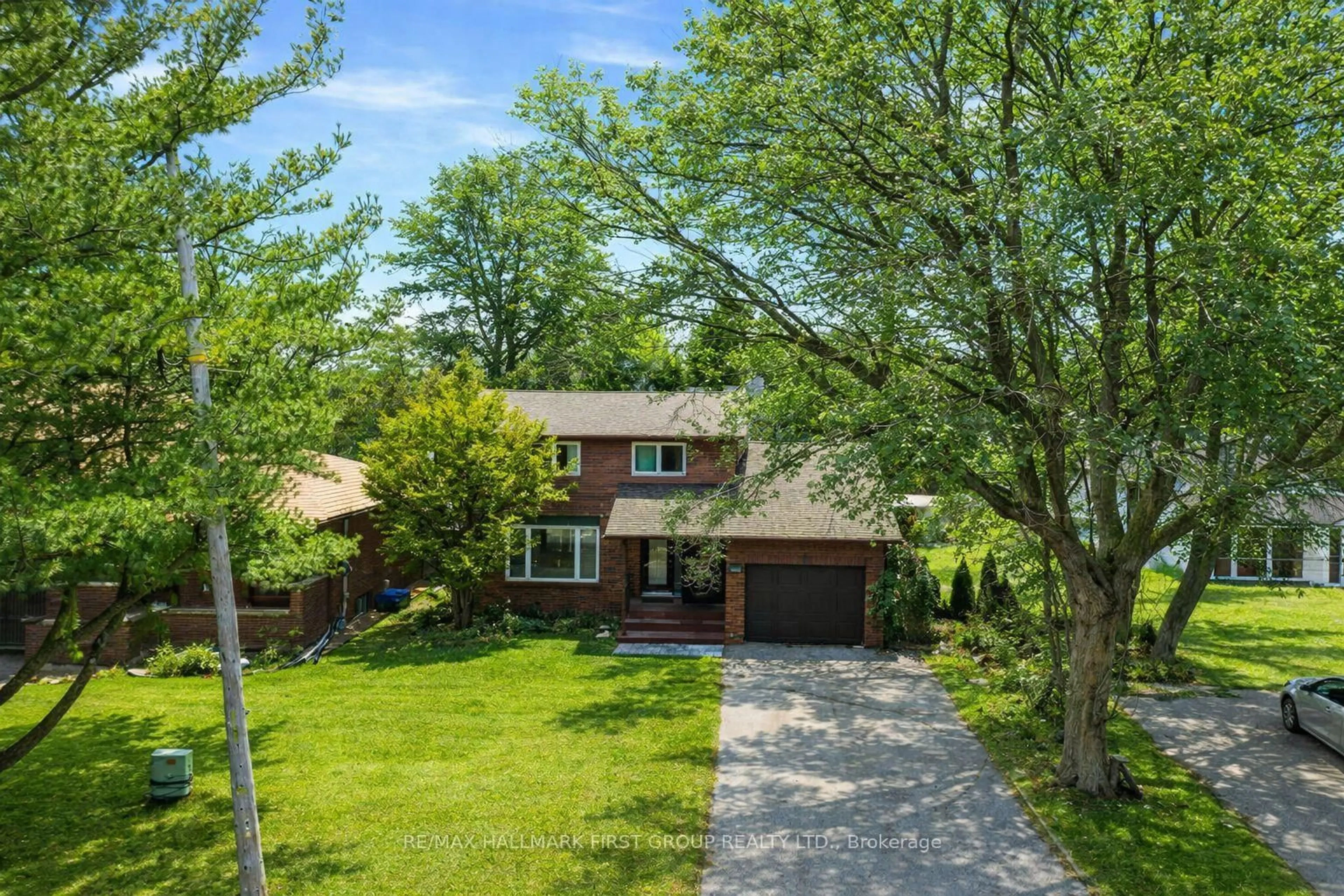 A pic from outside/outdoor area/front of a property/back of a property/a pic from drone, street for 1994 FAIRPORT Rd, Pickering Ontario L1V 1T6