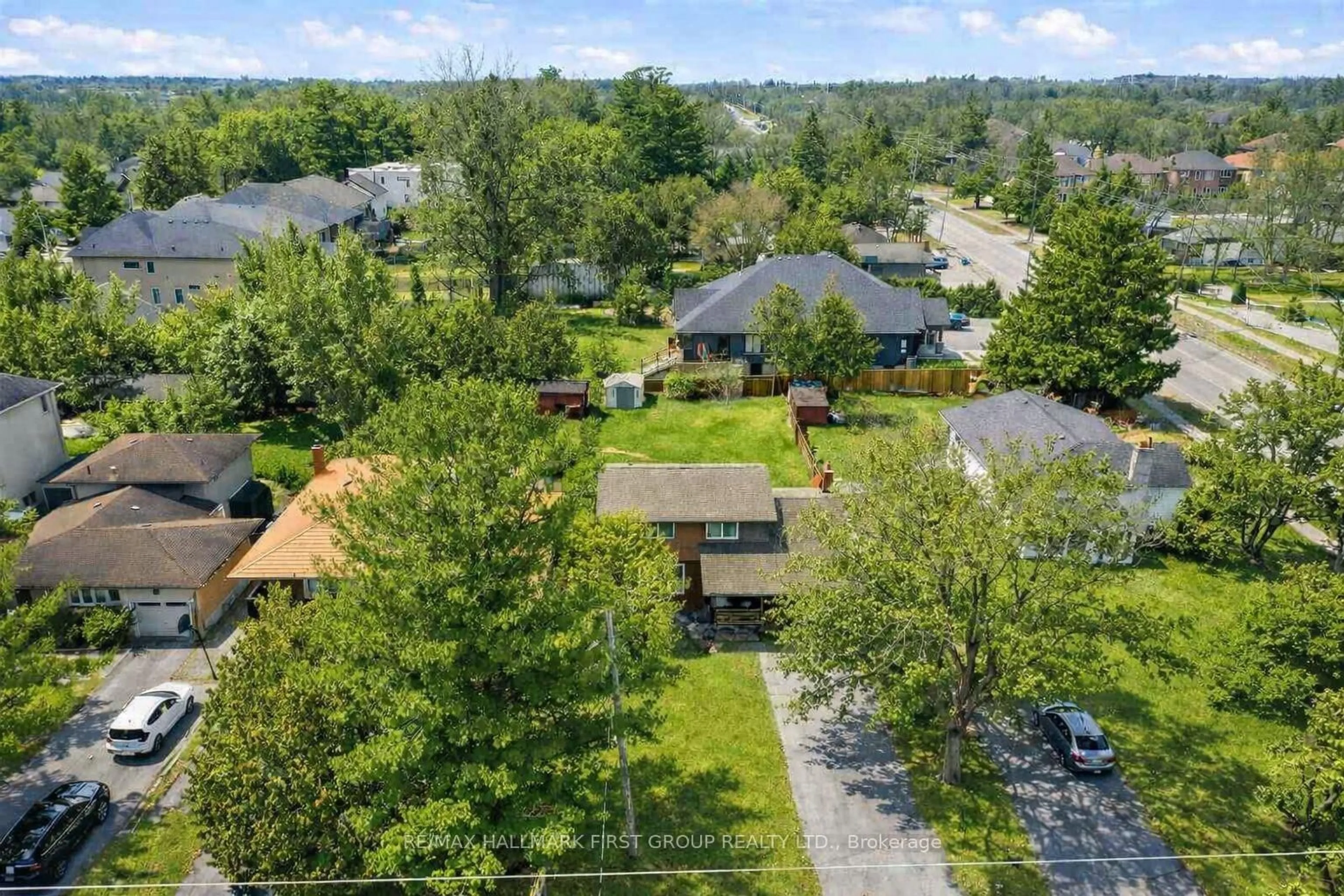 A pic from outside/outdoor area/front of a property/back of a property/a pic from drone, street for 1994 FAIRPORT Rd, Pickering Ontario L1V 1T6