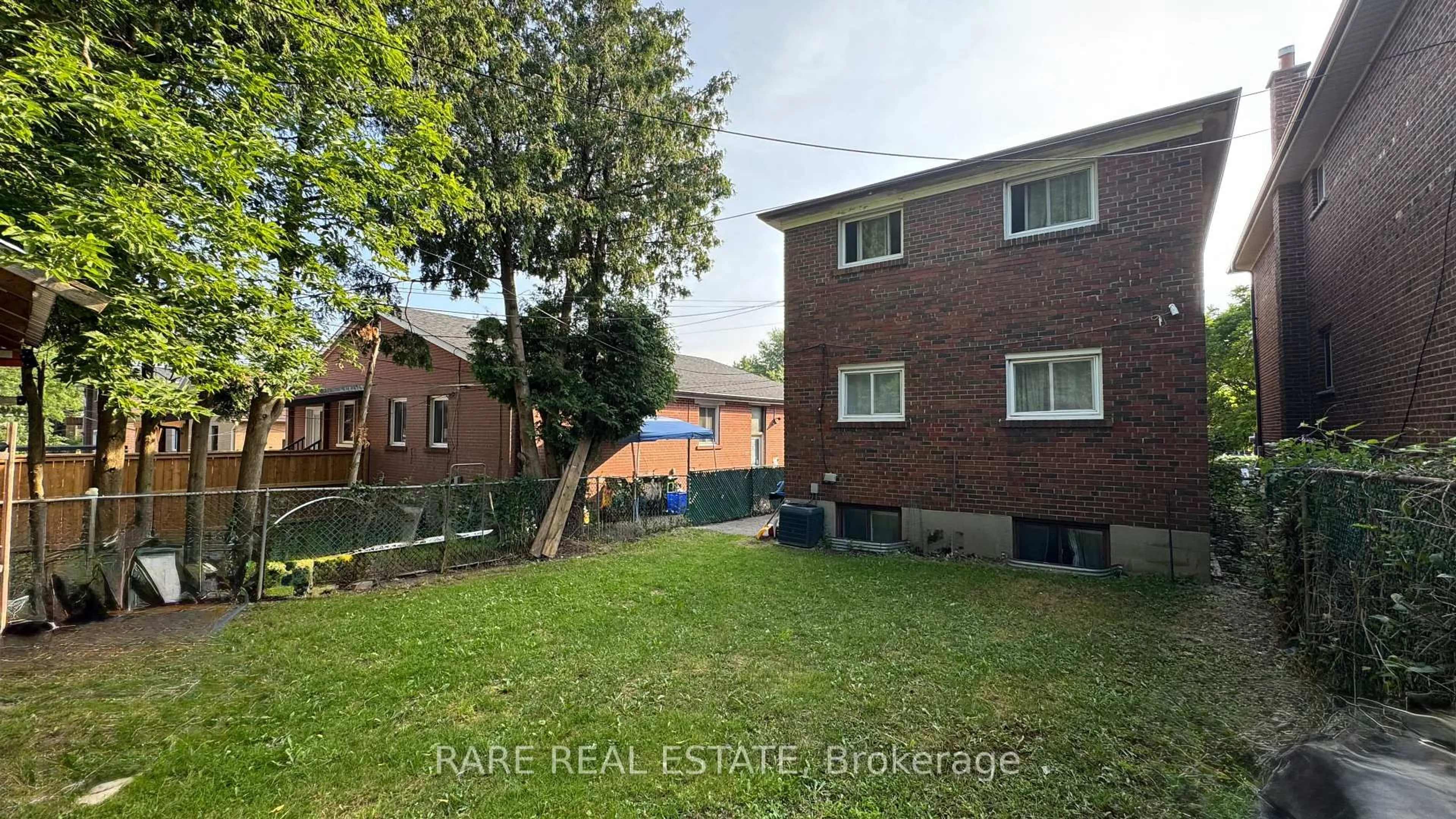 A pic from outside/outdoor area/front of a property/back of a property/a pic from drone, street for 167 Magnolia Ave, Toronto Ontario M1K 3K7