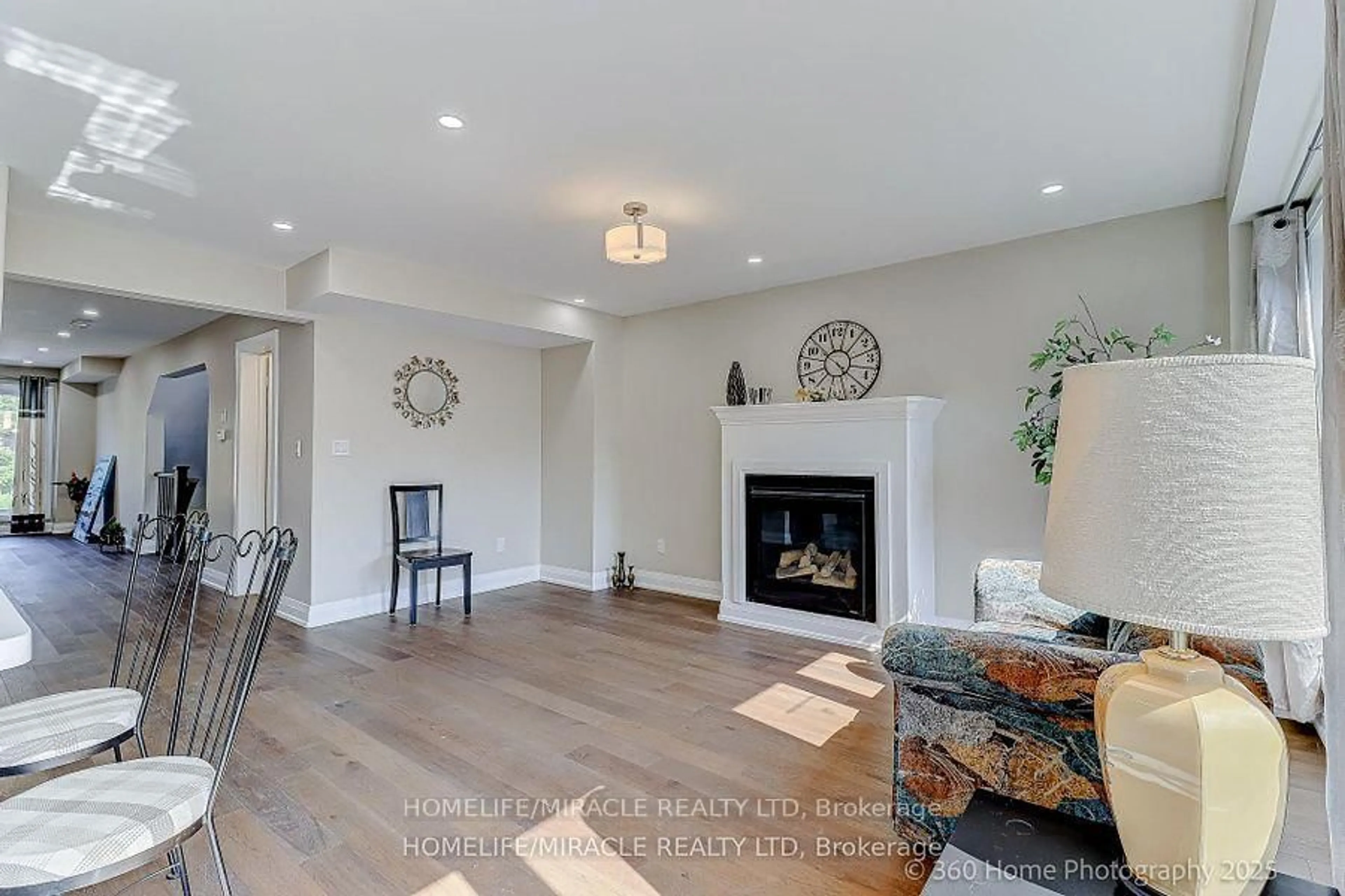 Living room with furniture, unknown for 688A Midland Ave, Toronto Ontario M1K 4C6