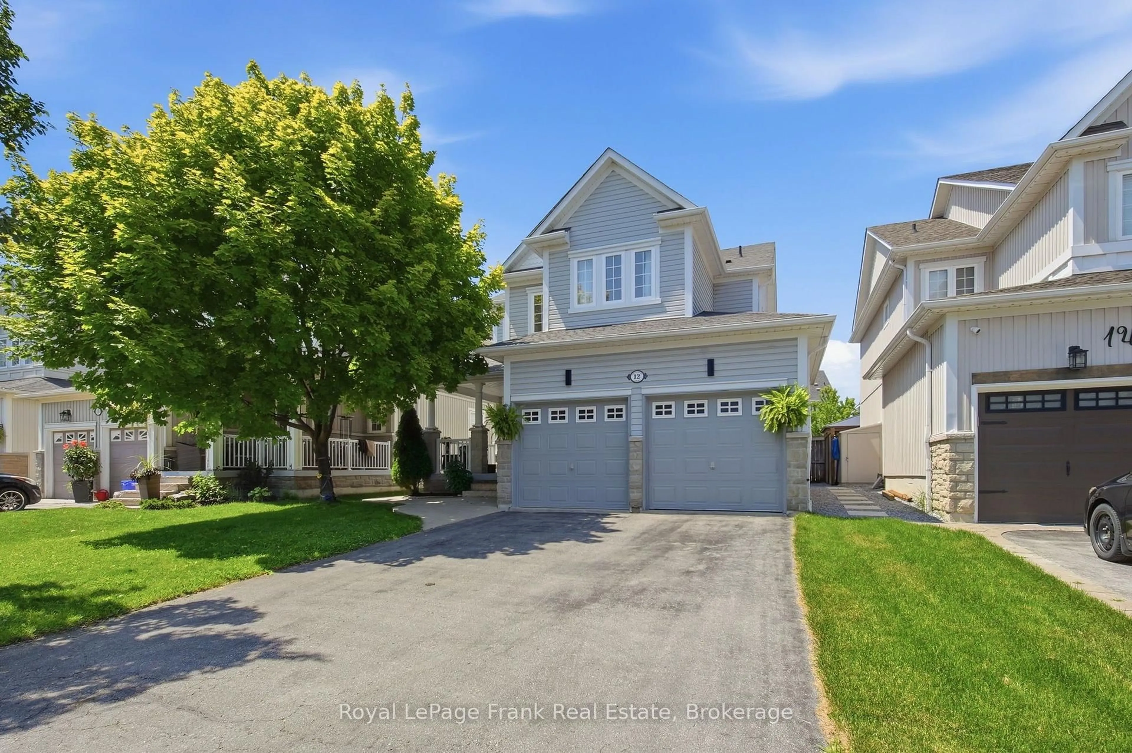 A pic from outside/outdoor area/front of a property/back of a property/a pic from drone, street for 12 Princeton Crt, Whitby Ontario L1M 2M3