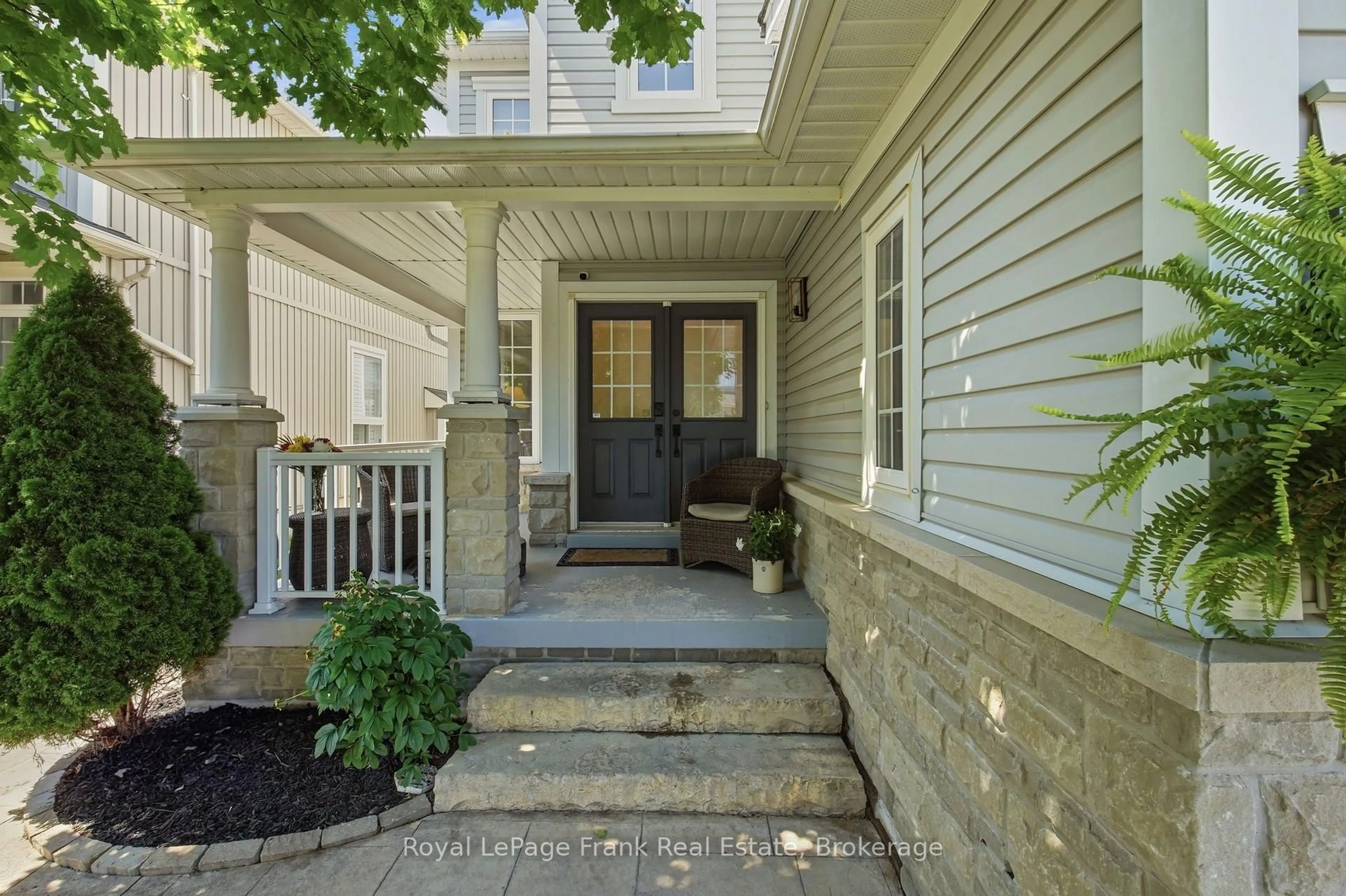 Indoor entryway for 12 Princeton Crt, Whitby Ontario L1M 2M3
