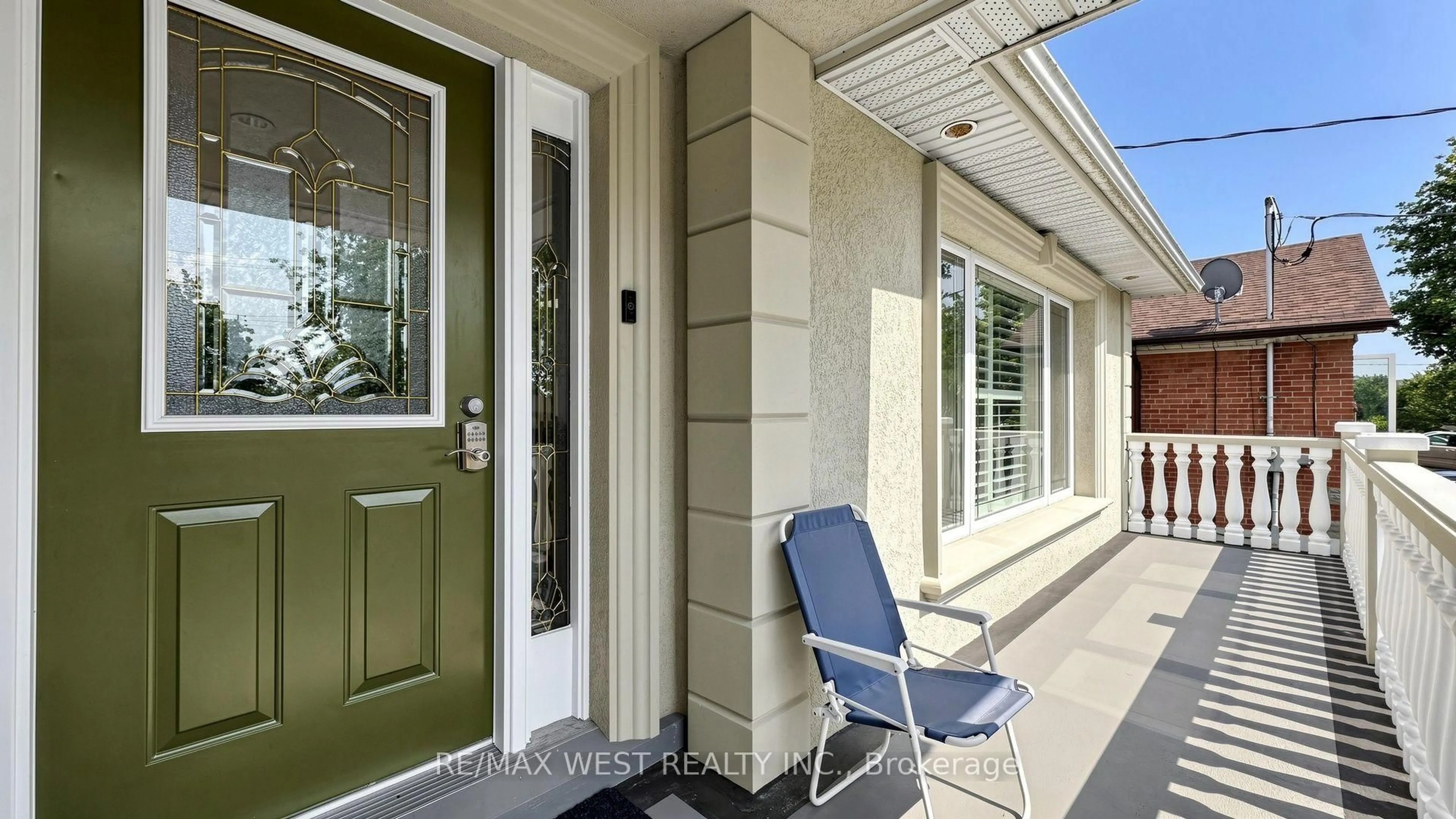 Indoor entryway for 555 McCowan Rd, Toronto Ontario M1J 1J7