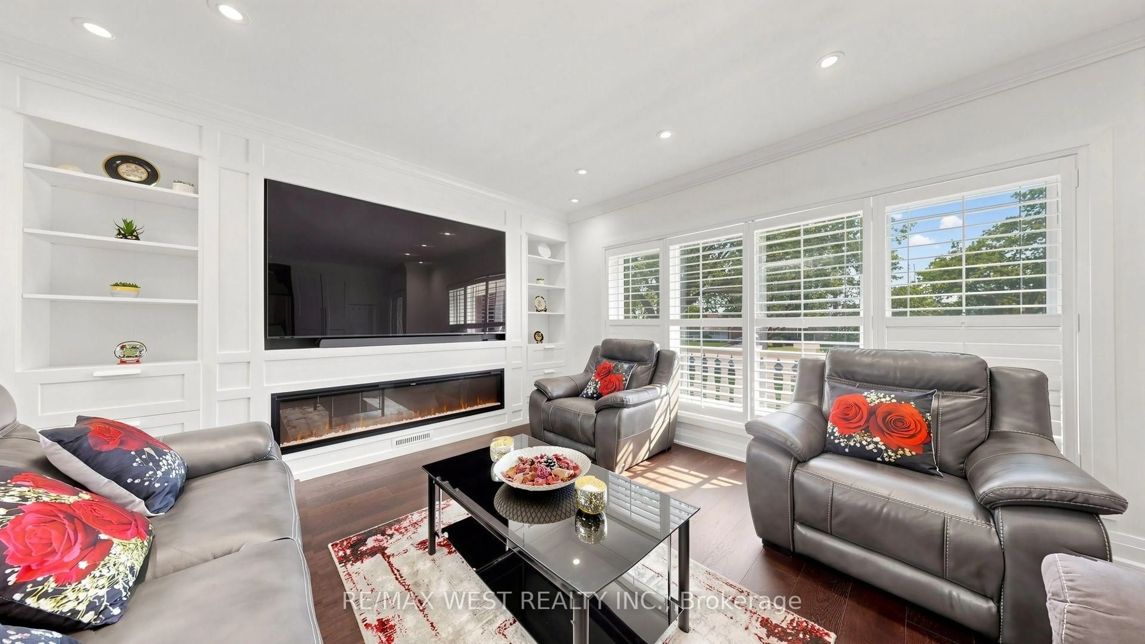 Living room with furniture, unknown for 555 McCowan Rd, Toronto Ontario M1J 1J7
