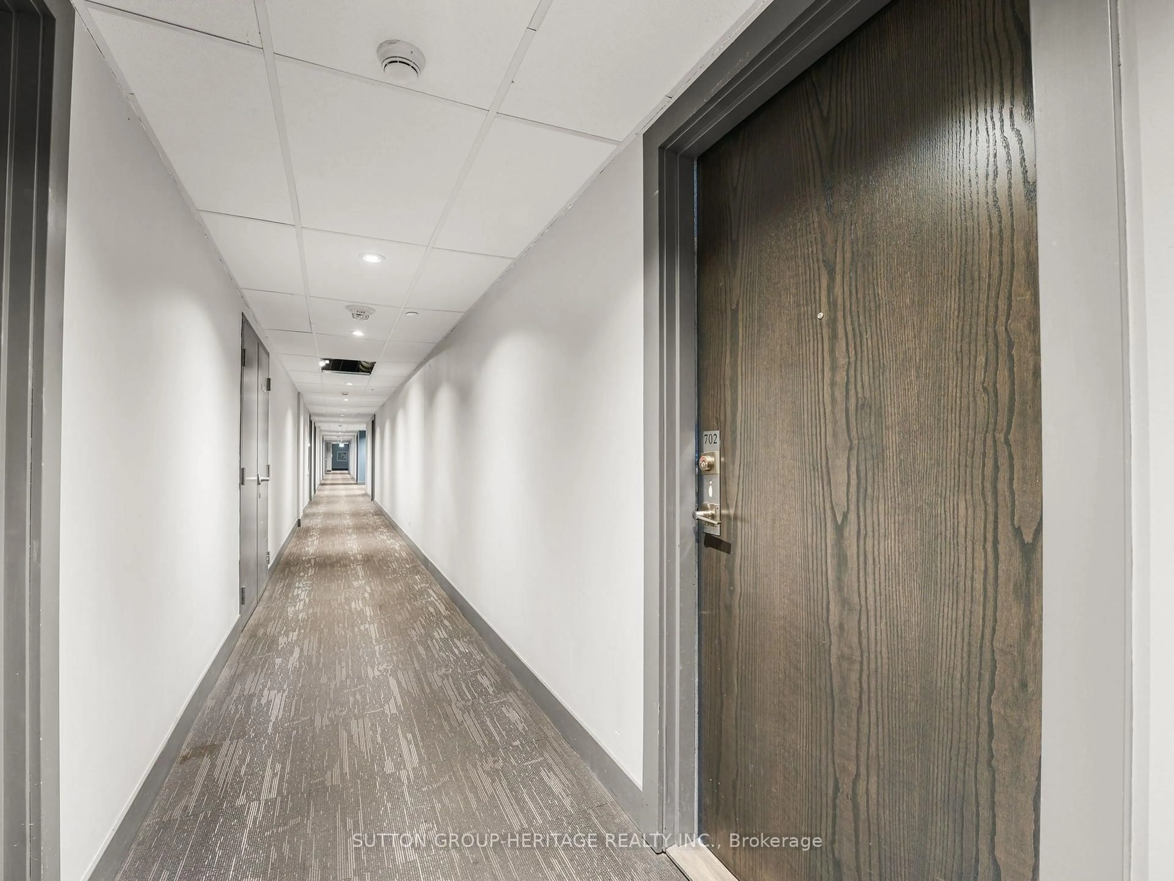 Indoor foyer for 1401 O'connor Dr #702, Toronto Ontario M4B 2B5