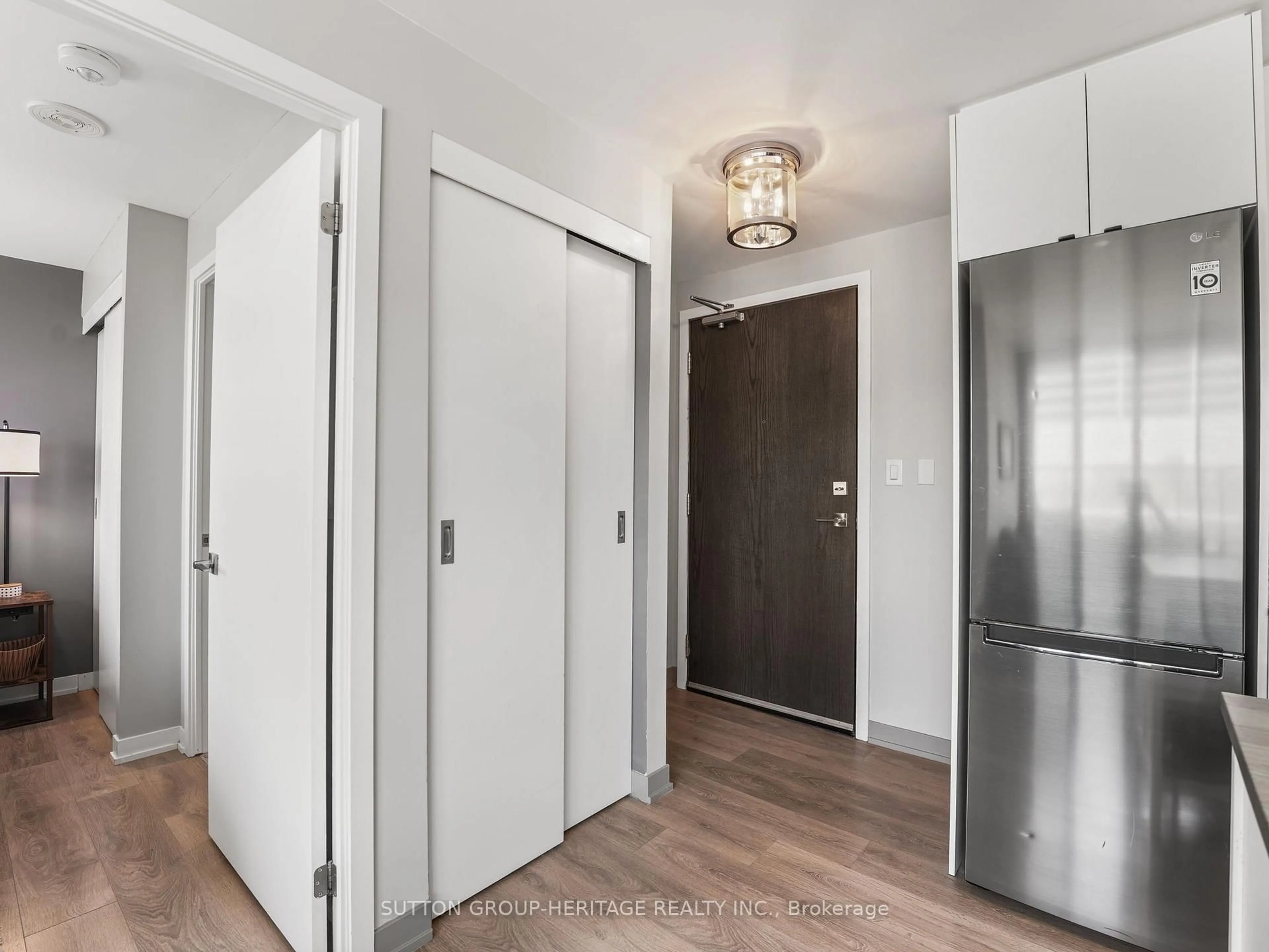 Indoor entryway for 1401 O'connor Dr #702, Toronto Ontario M4B 2B5