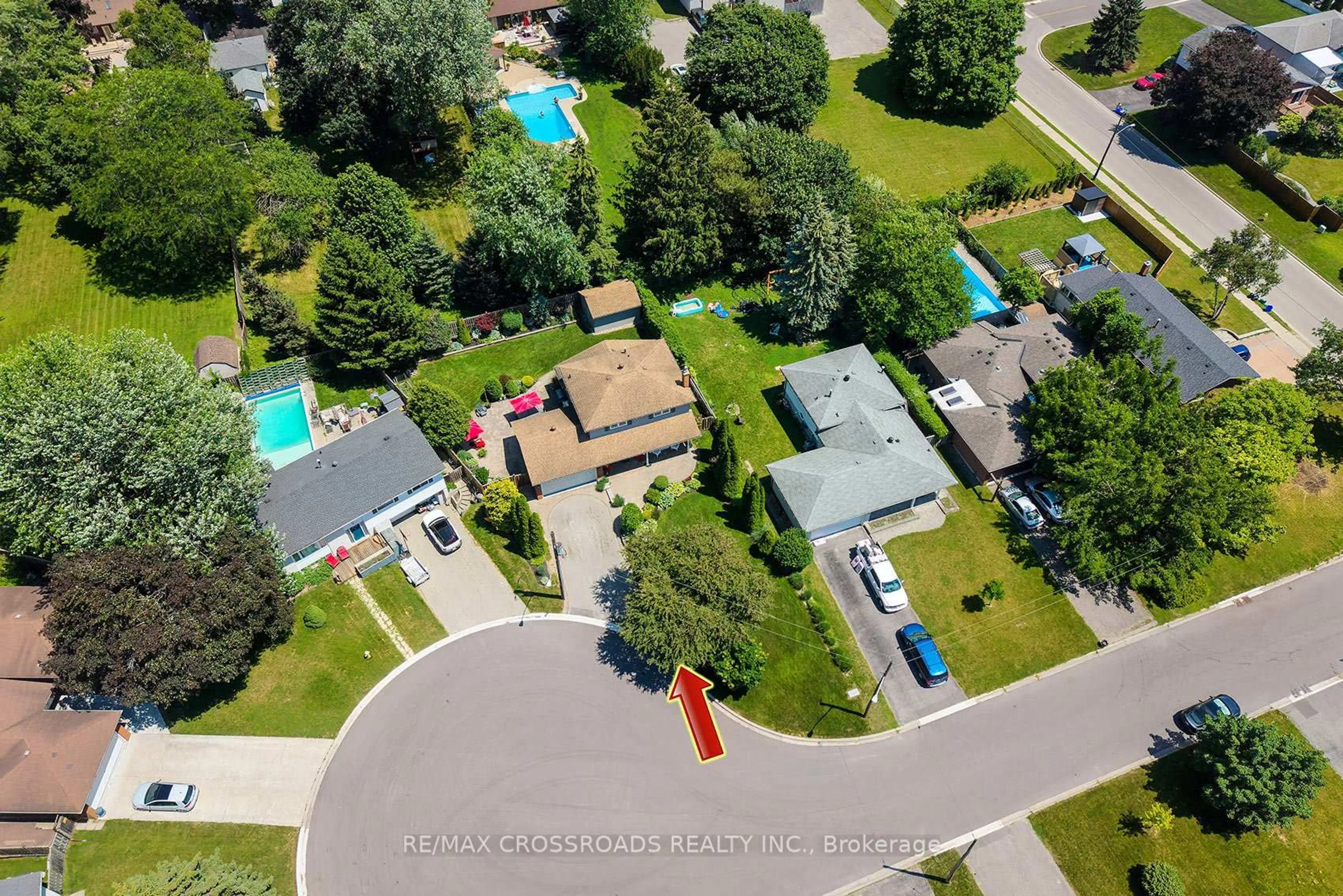 A pic from outside/outdoor area/front of a property/back of a property/a pic from drone, unknown for 7 Dingley Crt, Ajax Ontario L1S 6B5
