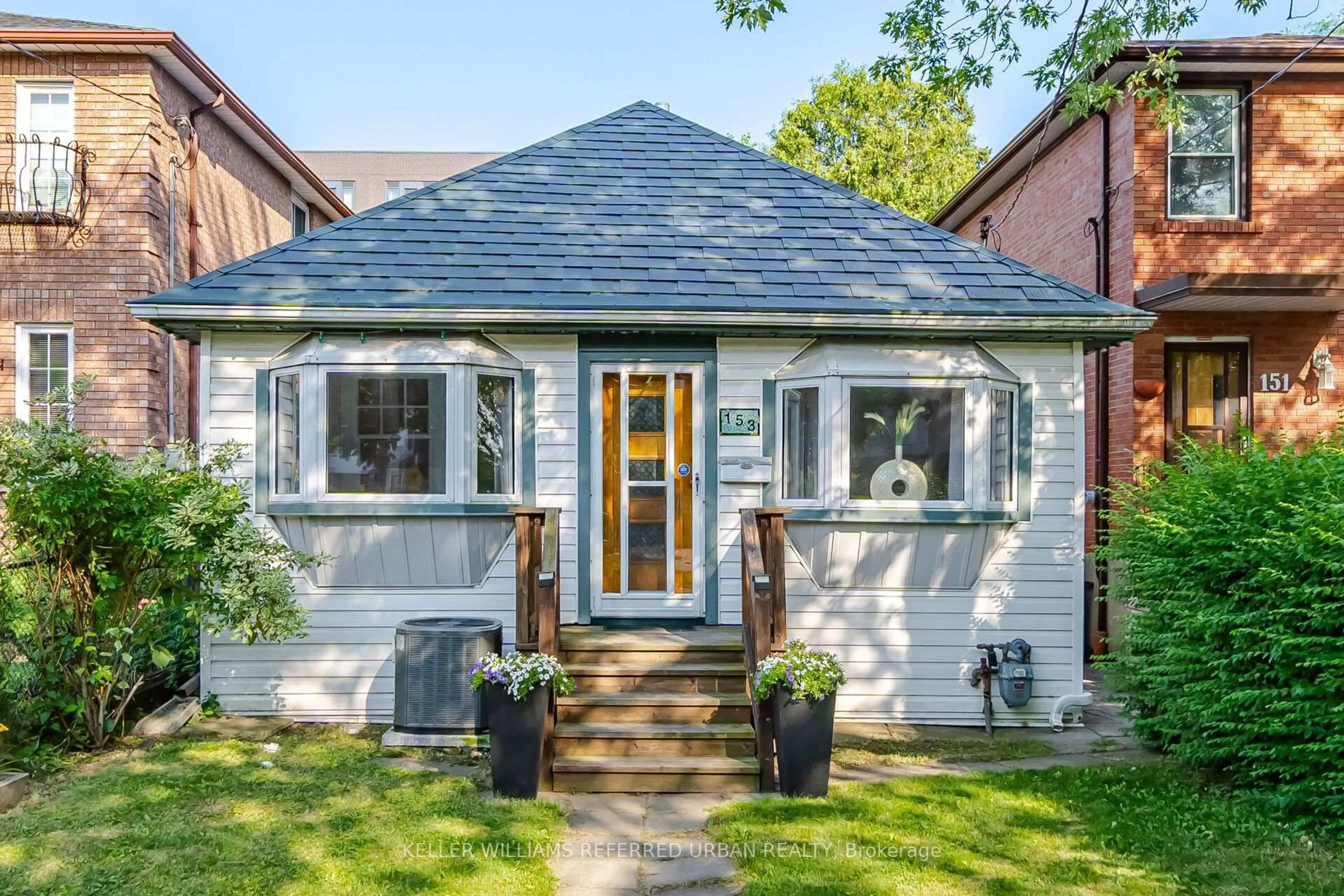 Home with vinyl exterior material, street for 153 Mcintosh St, Toronto Ontario M1N 3Y8