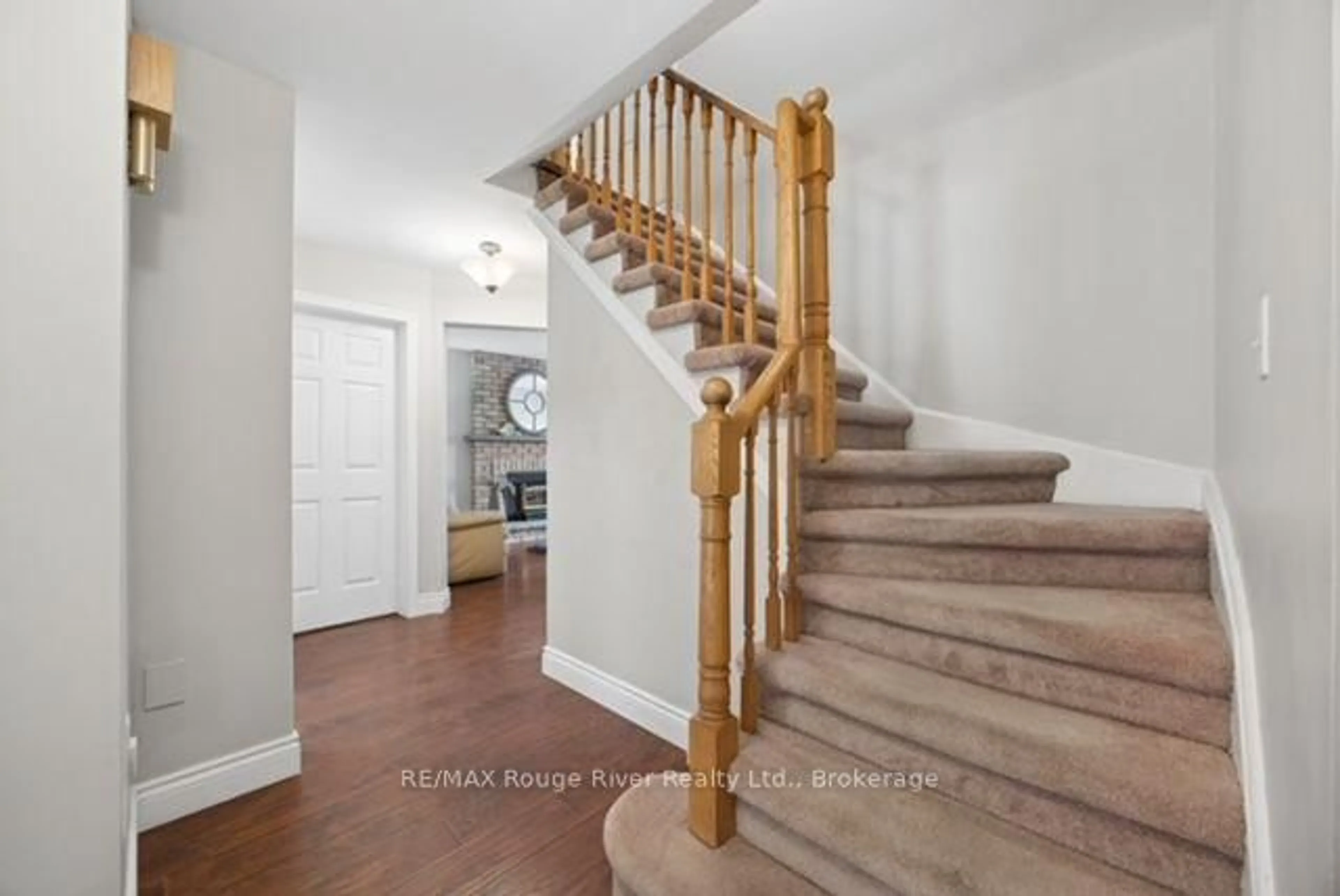 Indoor foyer for 12 Jason Dr, Whitby Ontario L1R 1M1