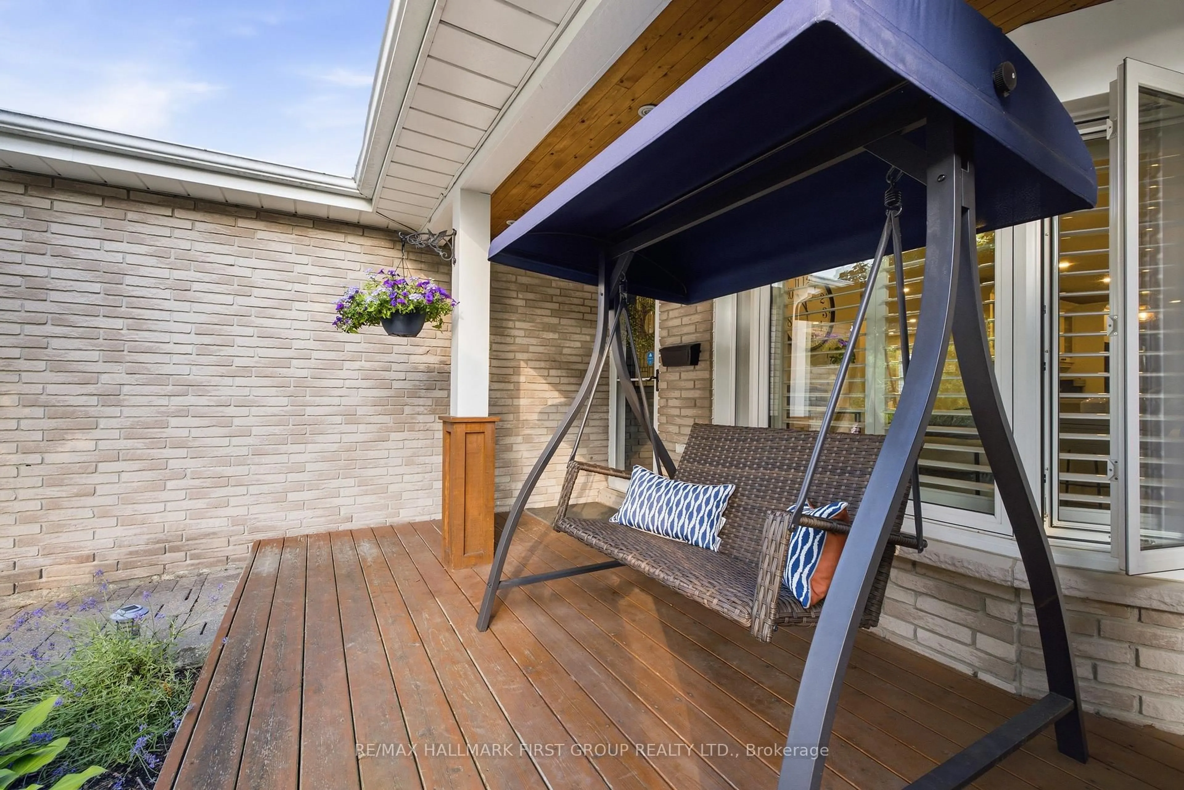 Patio, street for 1896 New St, Pickering Ontario L1V 3J7