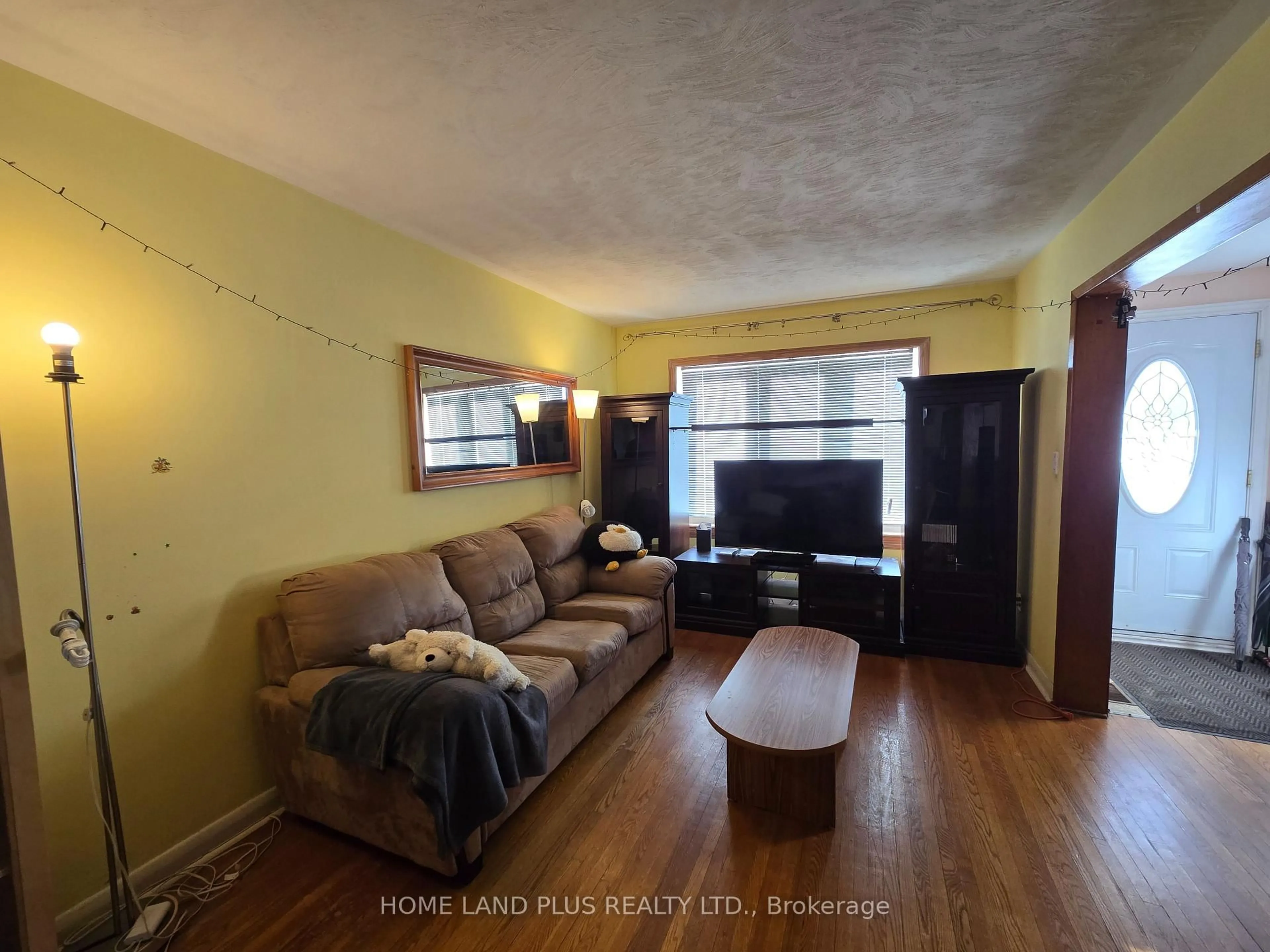 Living room with furniture, unknown for 103 Bergen Rd, Toronto Ontario M1P 1S3