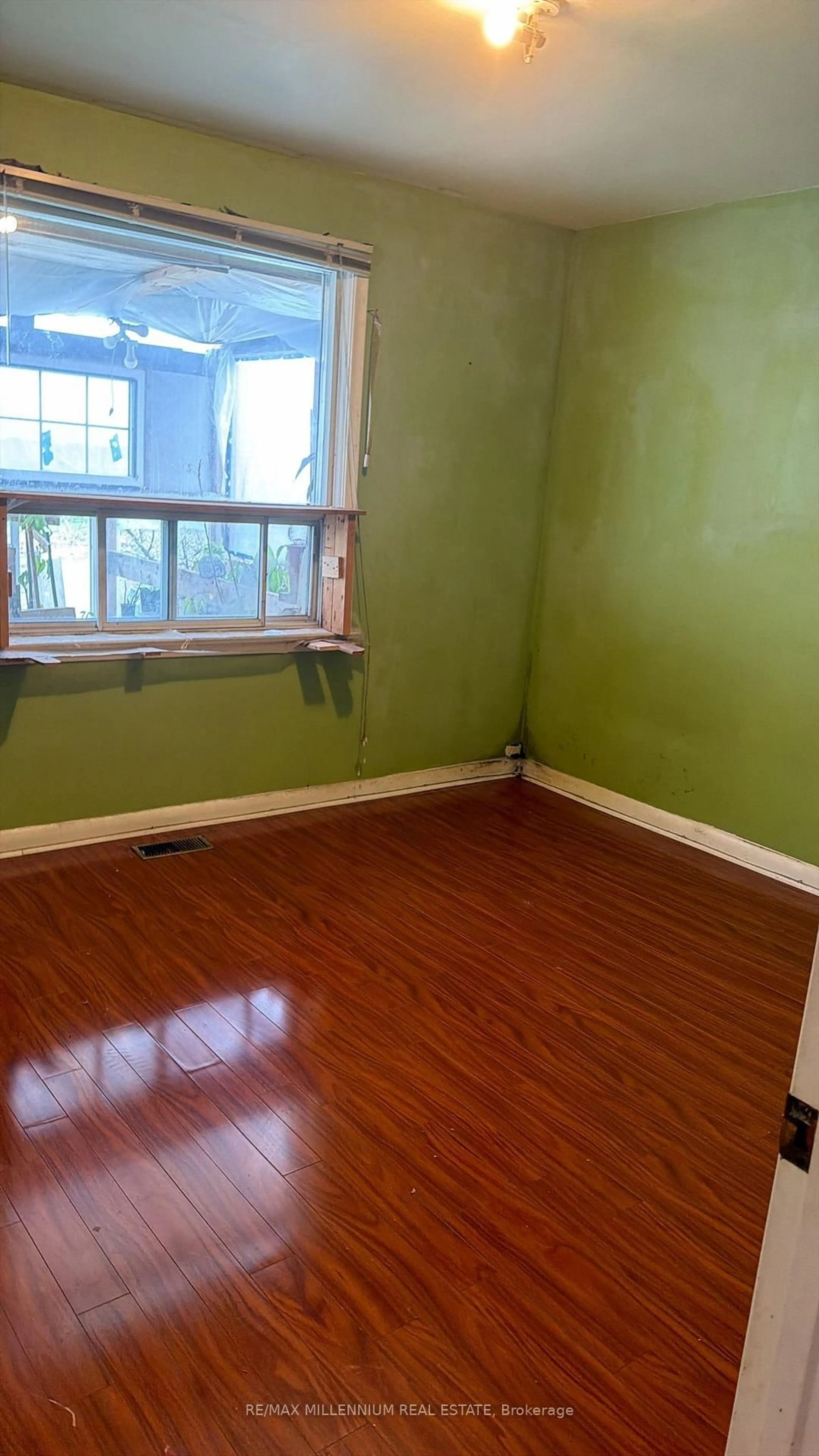 A pic of a room for 5 Brewton Rd, Toronto Ontario M1G 1W2
