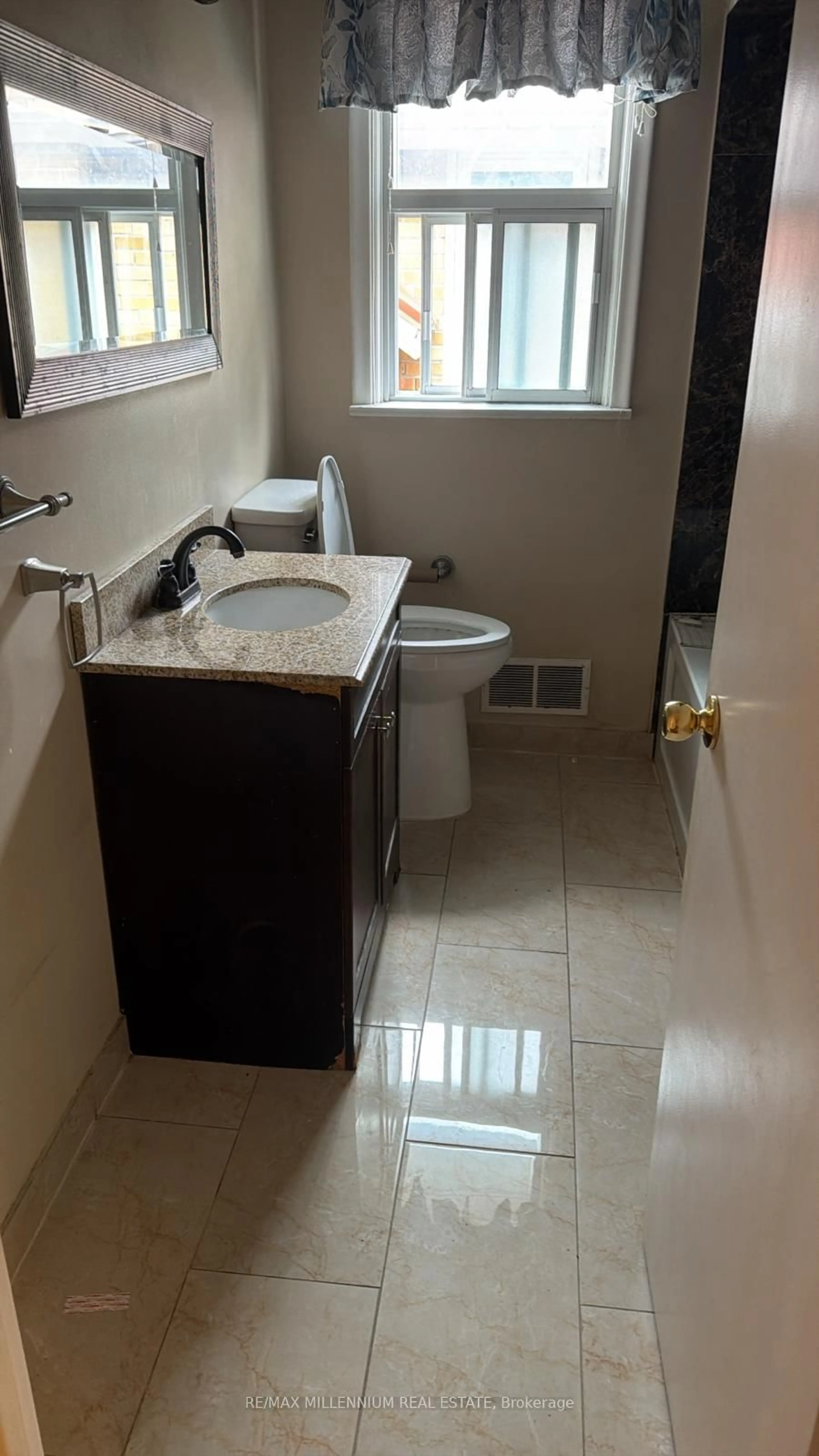 A pic of a room for 5 Brewton Rd, Toronto Ontario M1G 1W2