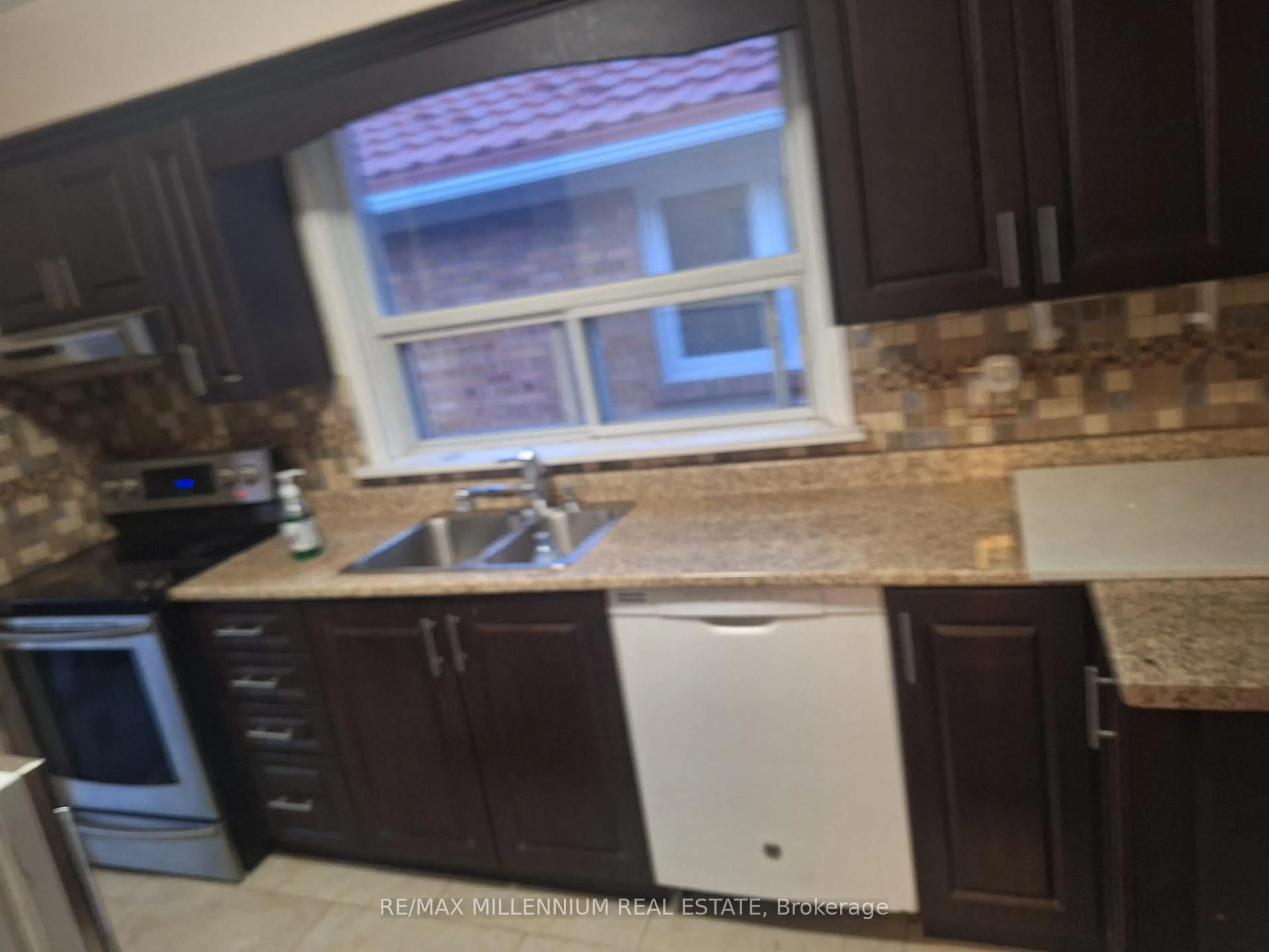 Standard kitchen, ceramic/tile floor for 5 Brewton Rd, Toronto Ontario M1G 1W2