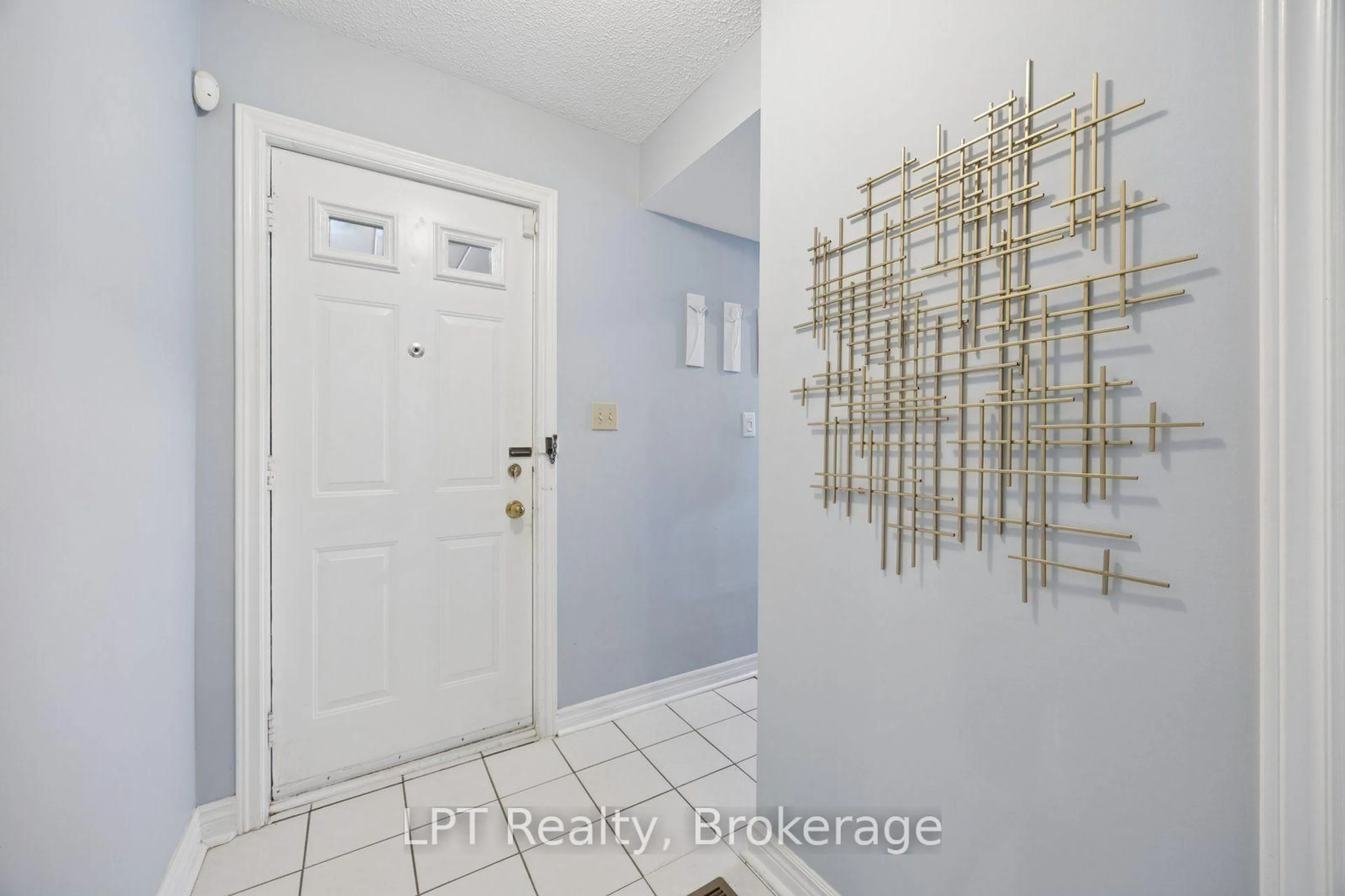 Indoor entryway for 1651 Nash Rd #A6, Clarington Ontario L1E 1S8