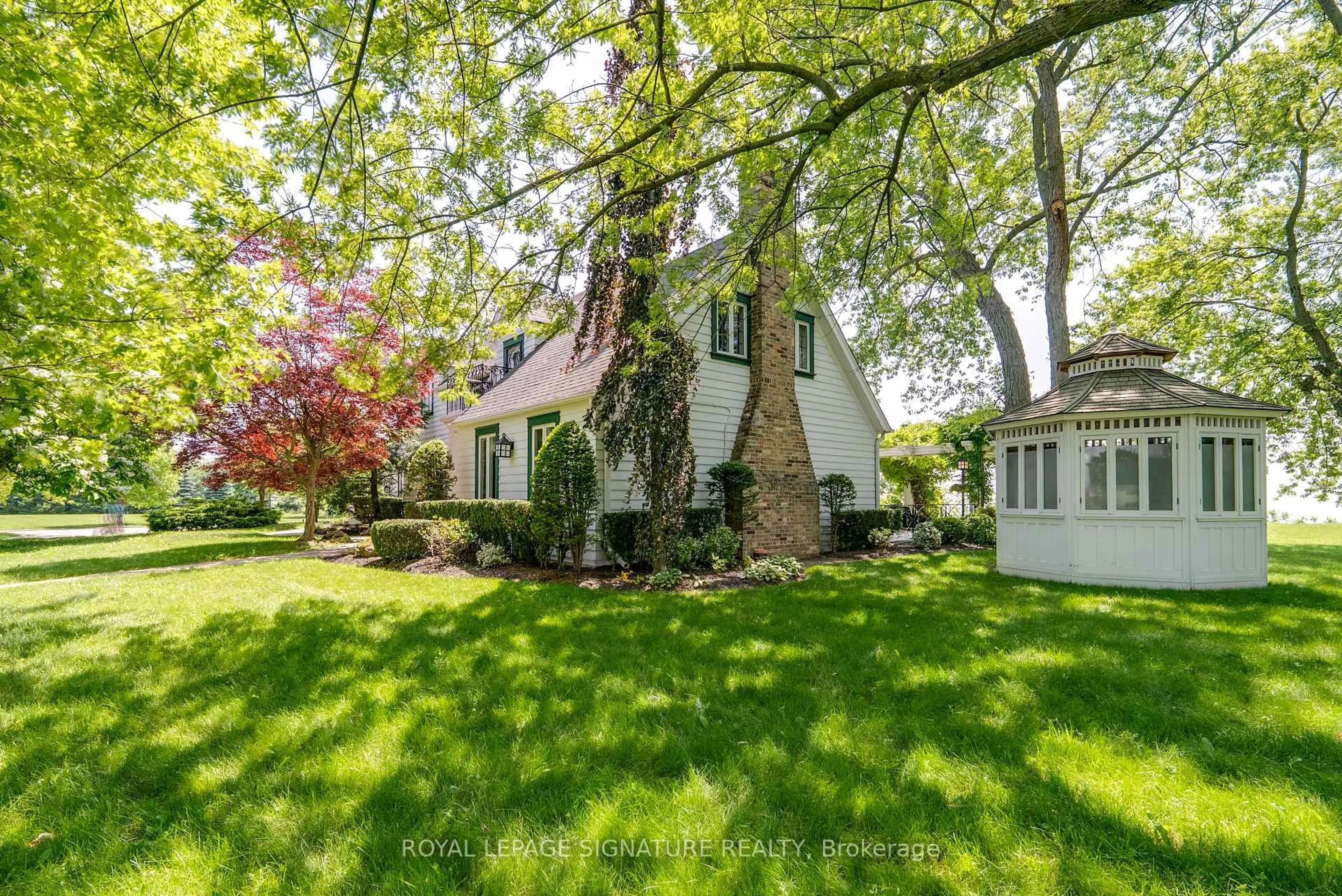 A pic from outside/outdoor area/front of a property/back of a property/a pic from drone, street for 220 Greyabbey Tr, Toronto Ontario M1E 1V9