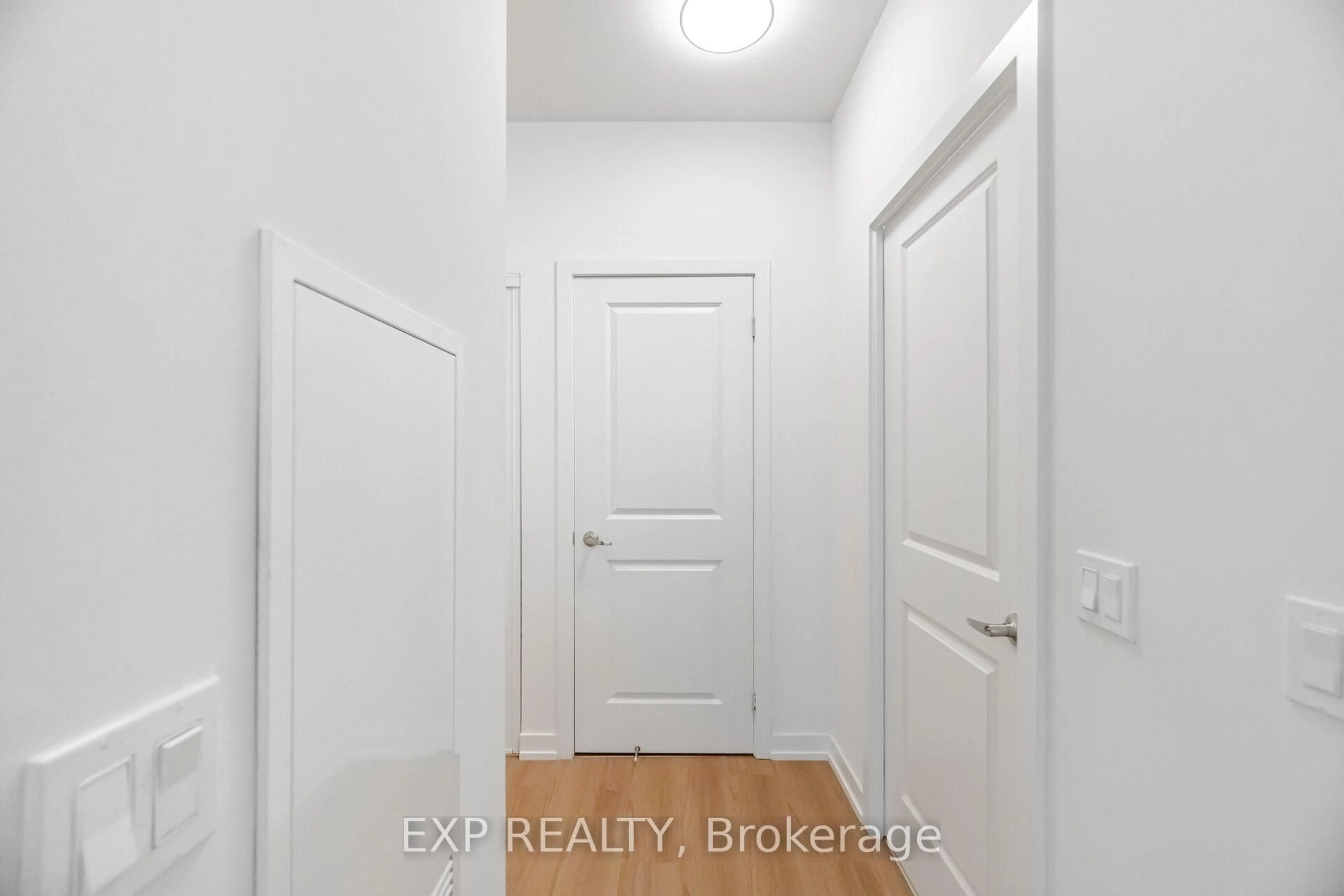 Indoor entryway for 1010 Dundas St #203, Whitby Ontario L1N 2K2