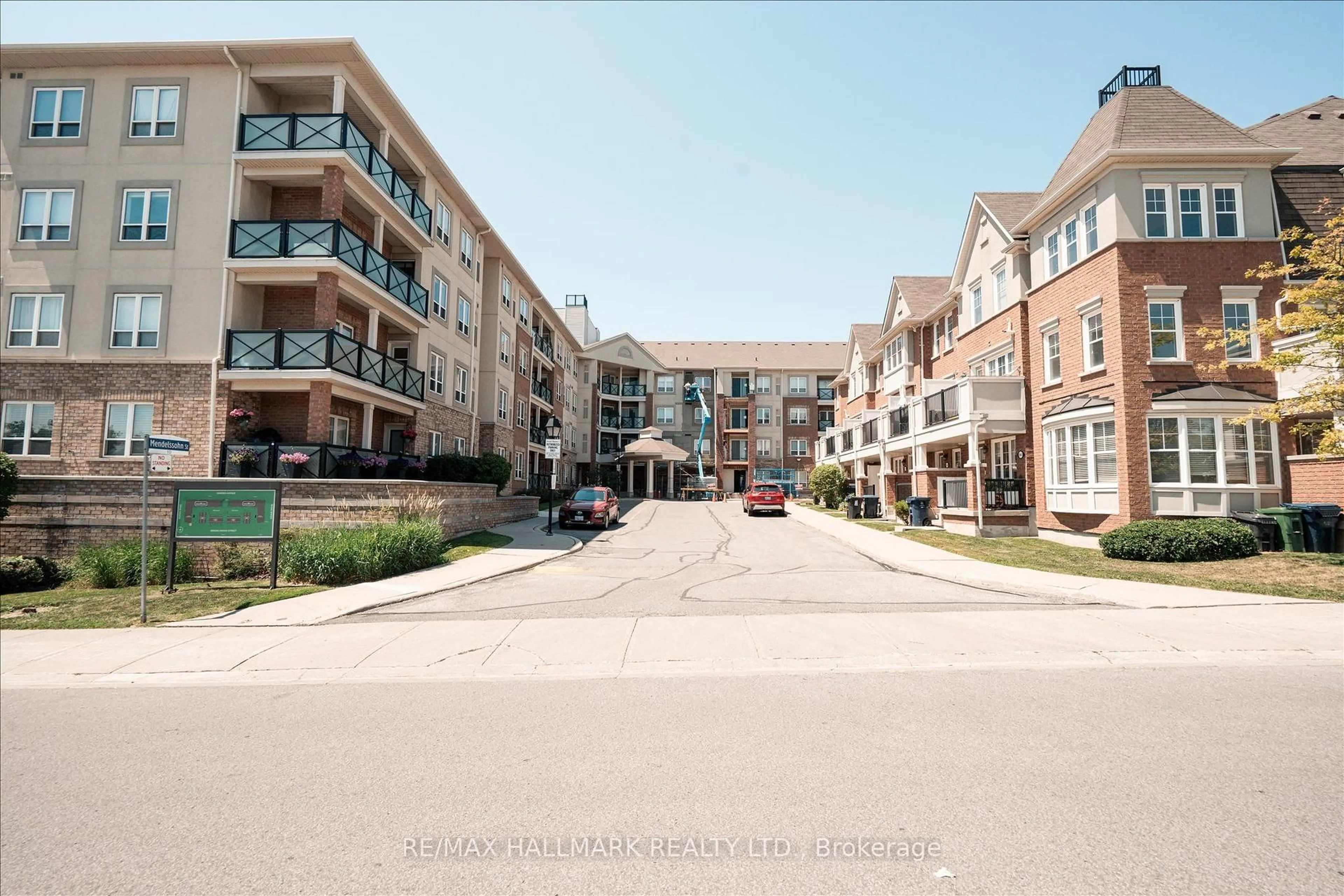 Patio, street for 10 Mendelssohn St #117, Toronto Ontario M1L 0G7