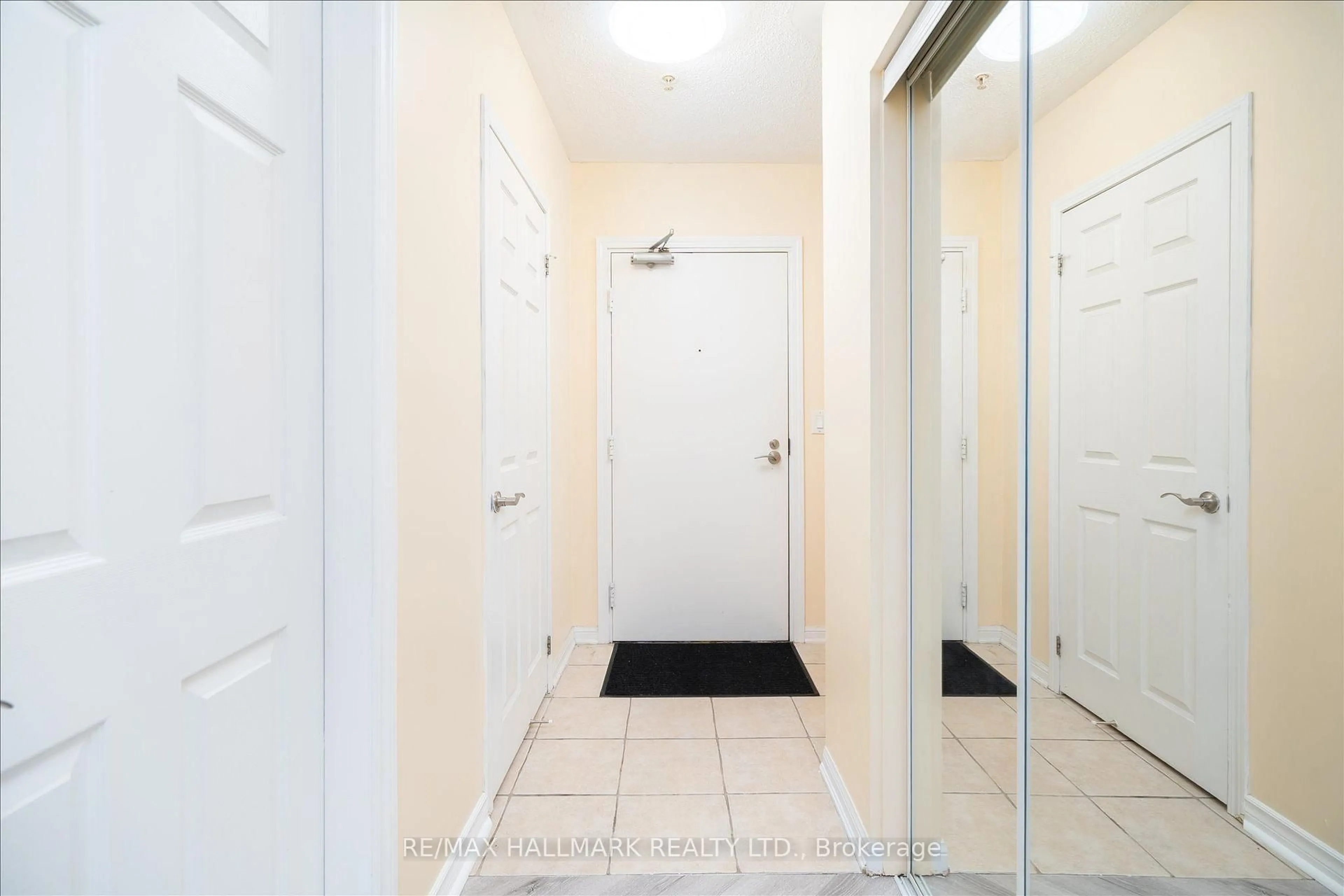 Indoor entryway for 10 Mendelssohn St #117, Toronto Ontario M1L 0G7