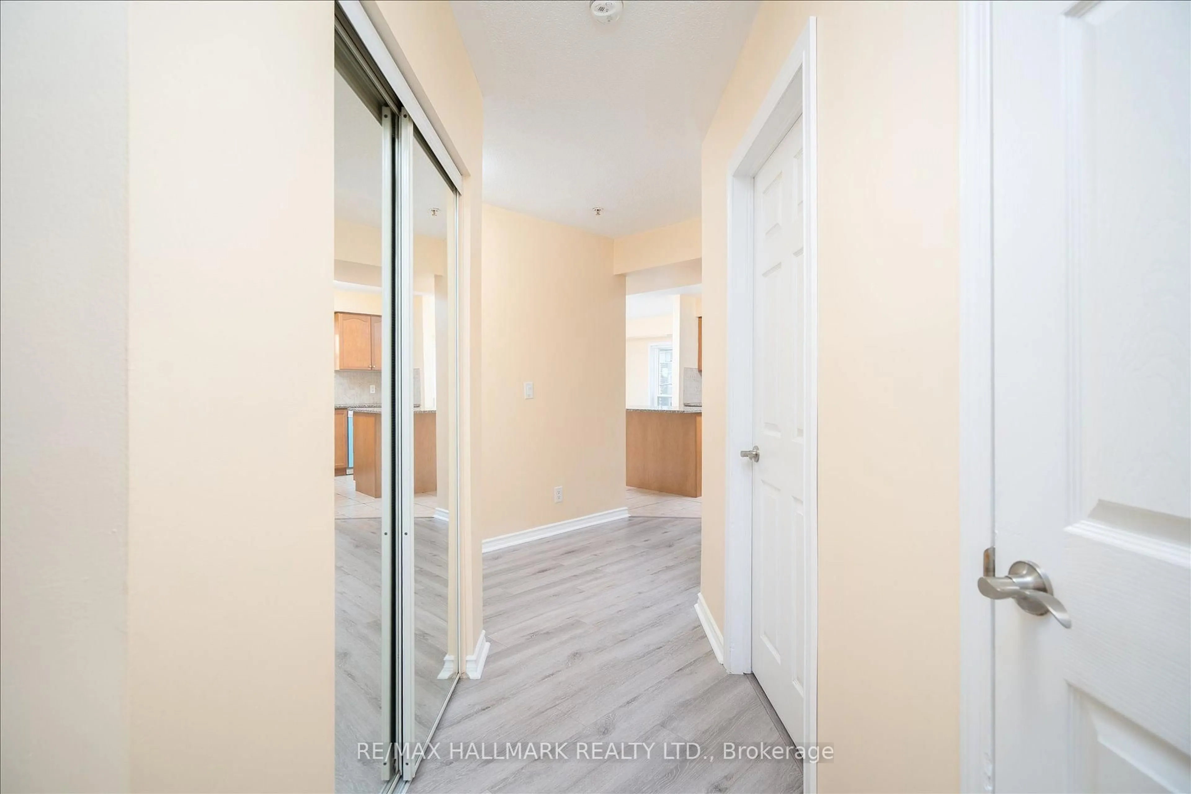 Indoor entryway for 10 Mendelssohn St #117, Toronto Ontario M1L 0G7
