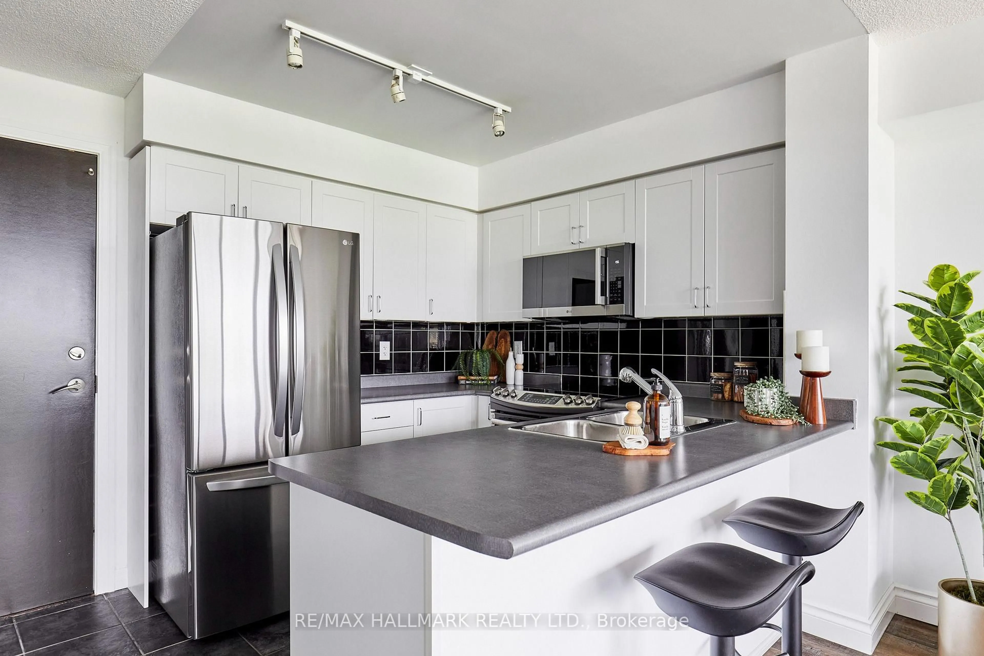 Unknown for 1600 Charles St #410, Whitby Ontario L1N 0G4