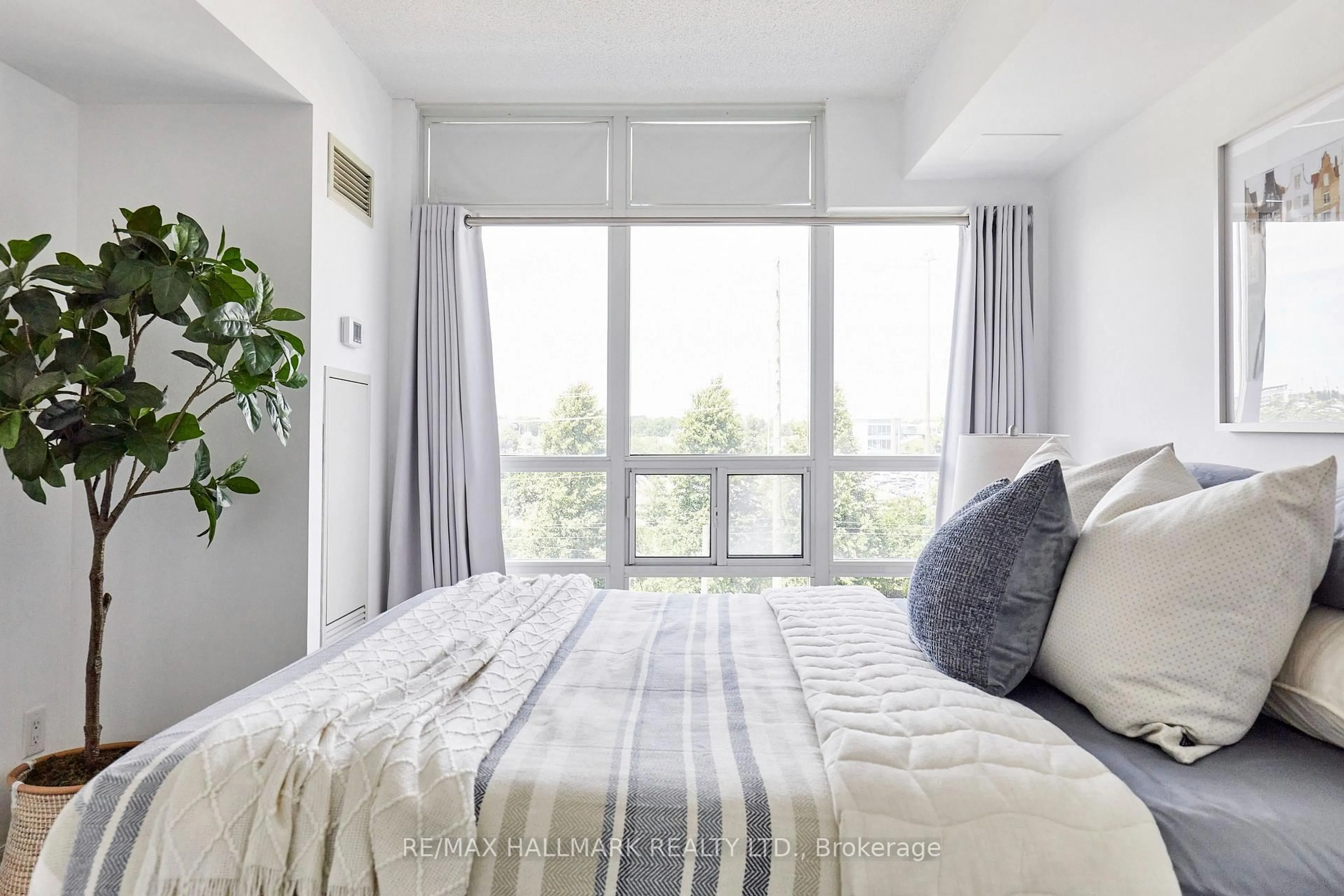 Bedroom with bed, unknown for 1600 Charles St #410, Whitby Ontario L1N 0G4