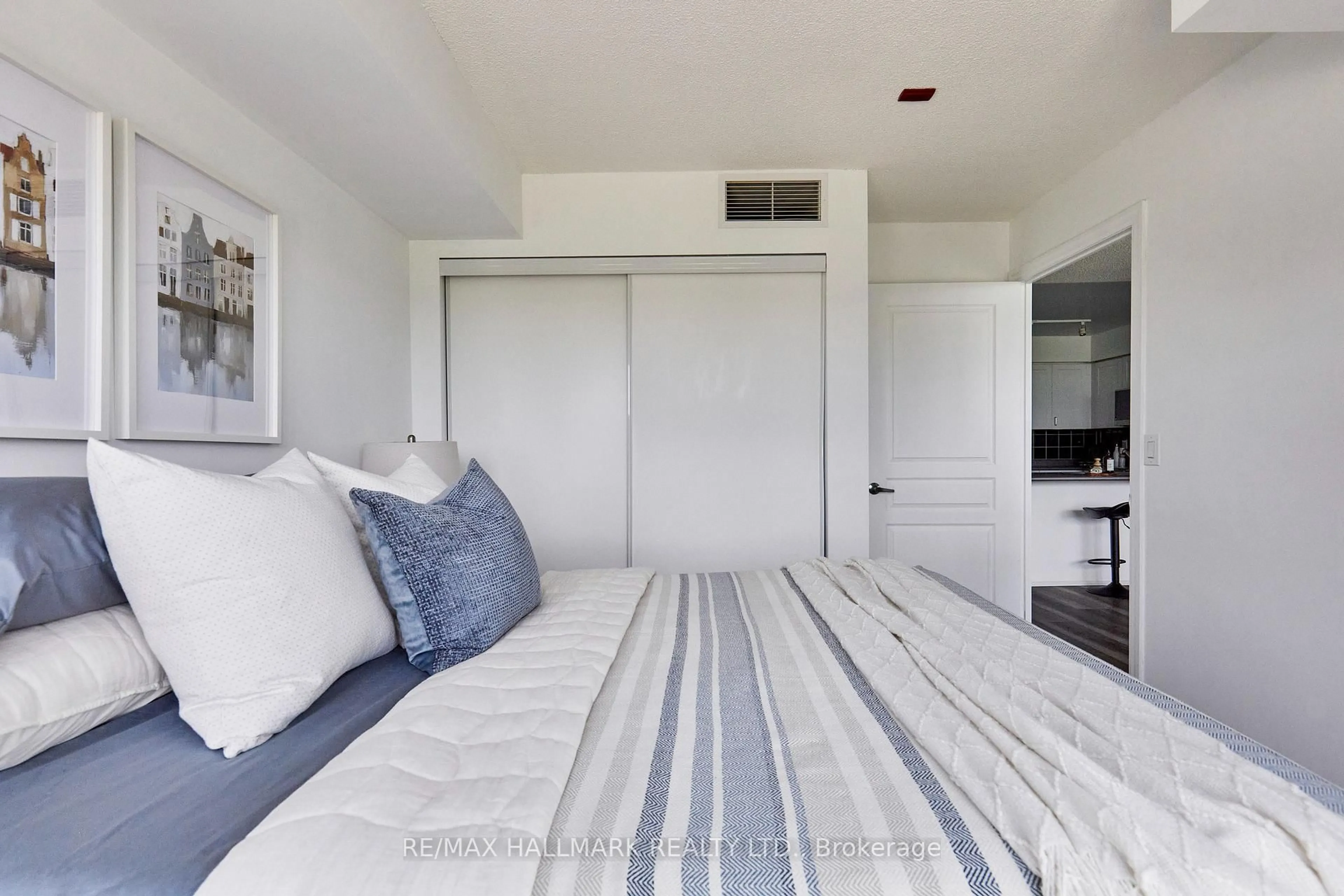 Bedroom with bed, unknown for 1600 Charles St #410, Whitby Ontario L1N 0G4
