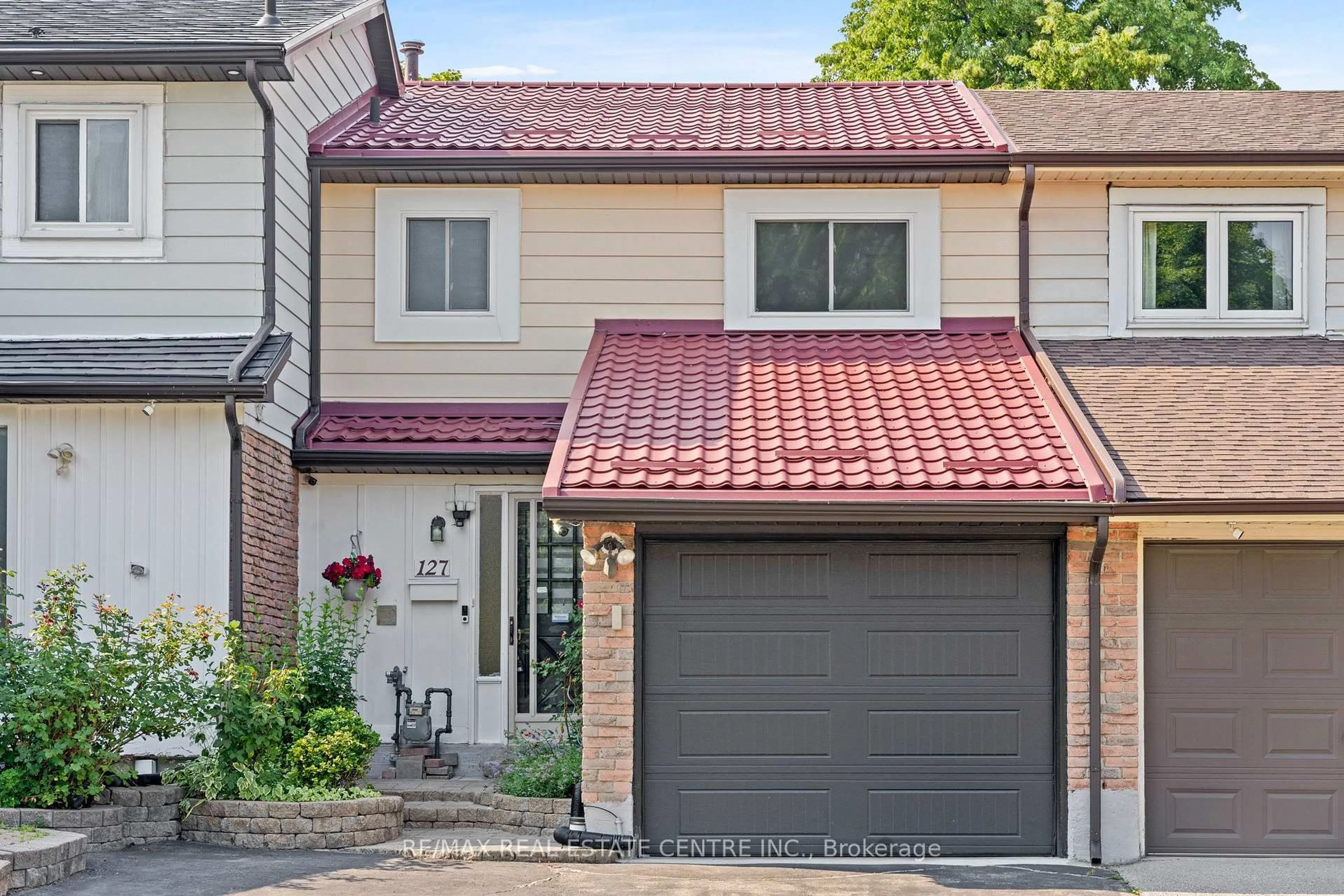 Home with brick exterior material, street for 127 Lowry Sq, Toronto Ontario M1B 1N7