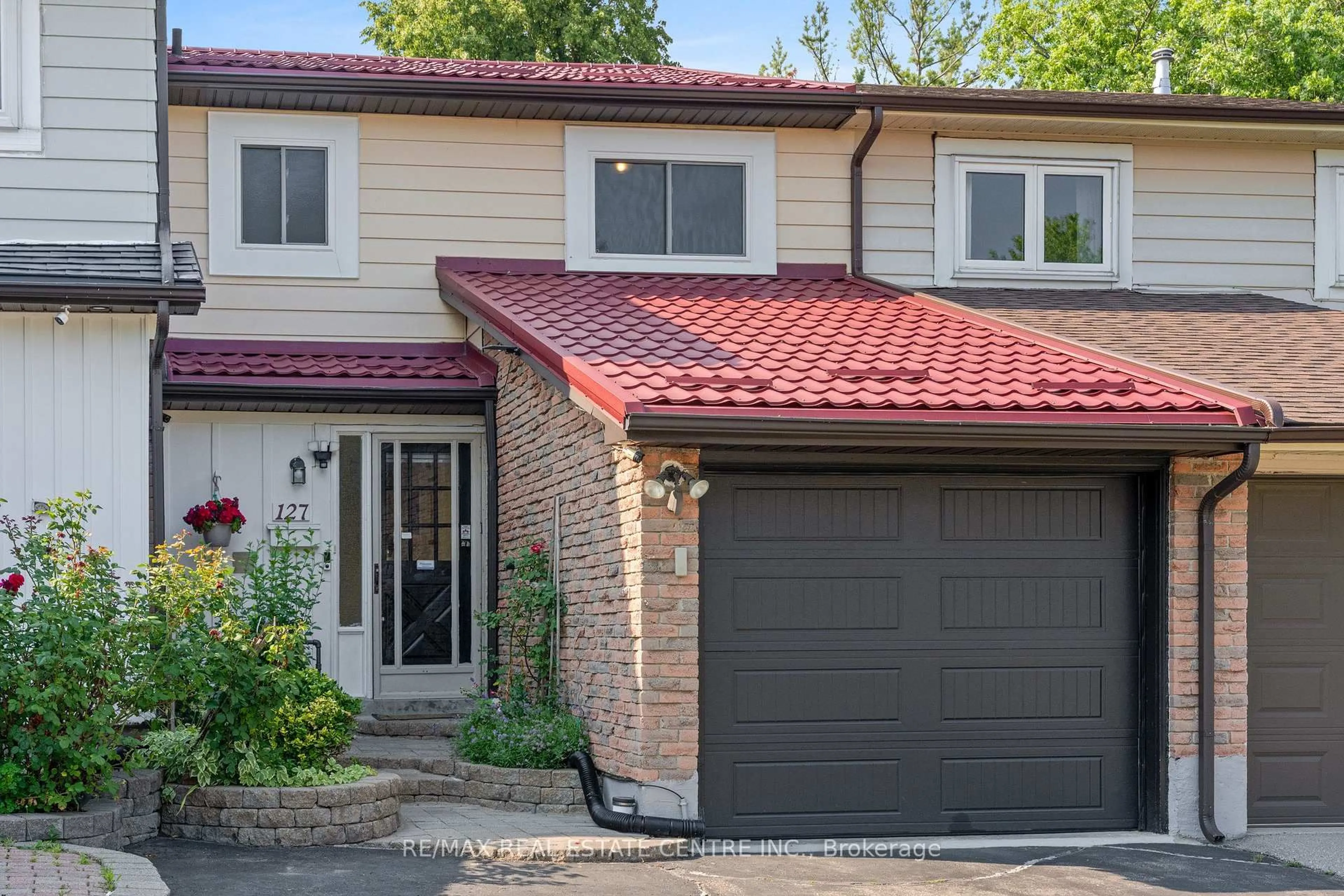 Home with brick exterior material, street for 127 Lowry Sq, Toronto Ontario M1B 1N7