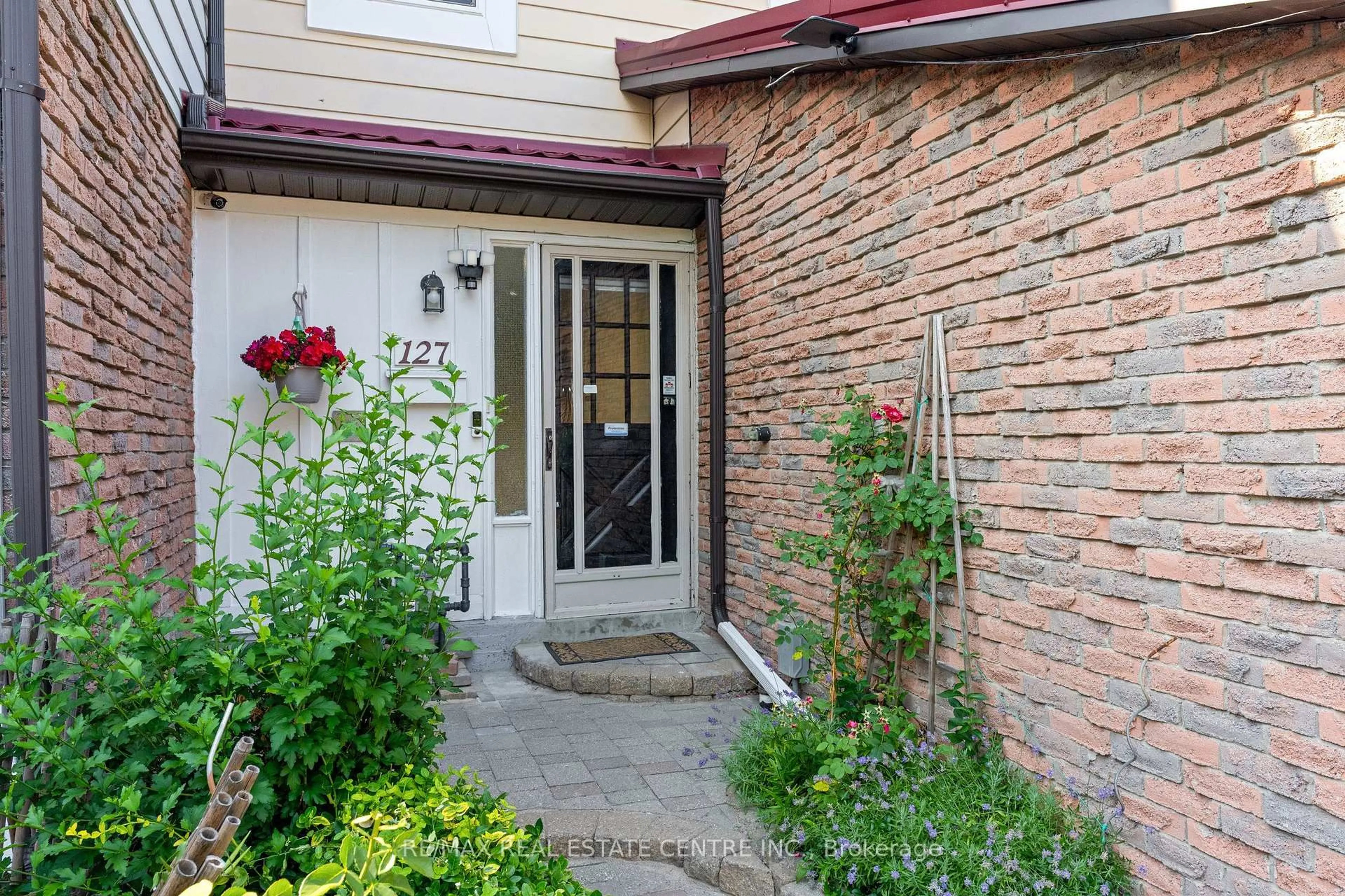 Unknown for 127 Lowry Sq, Toronto Ontario M1B 1N7
