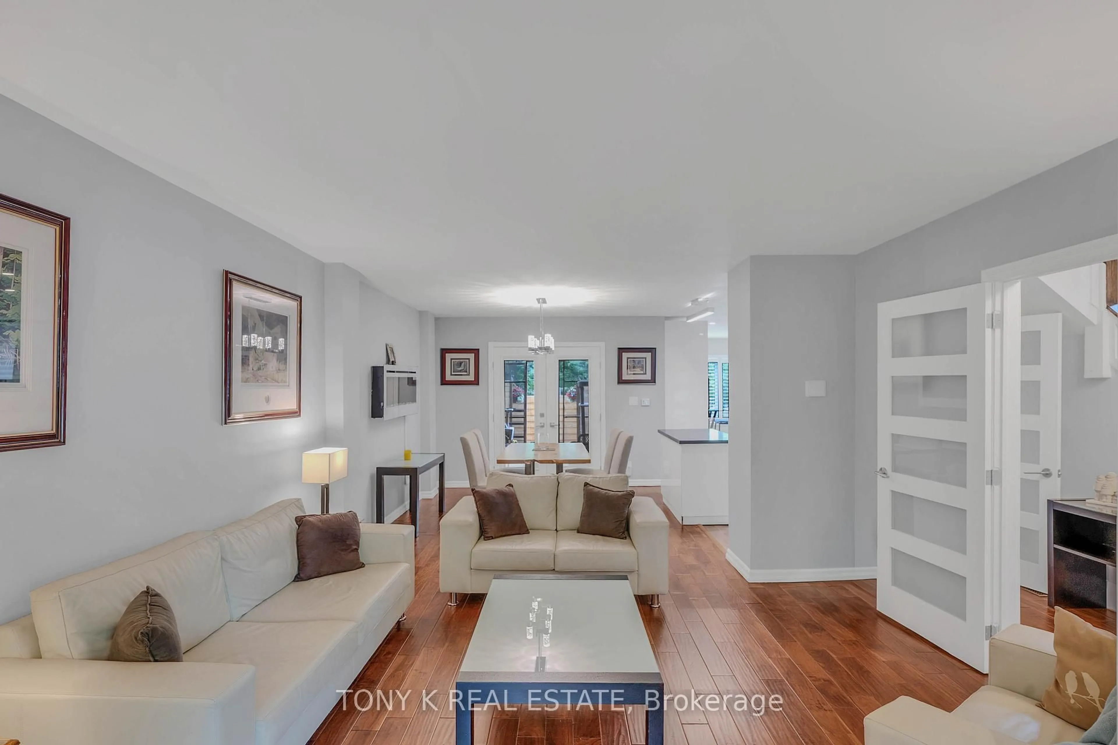 Living room with furniture, unknown for 111 Eastwood Ave, Toronto Ontario M1N 3H4