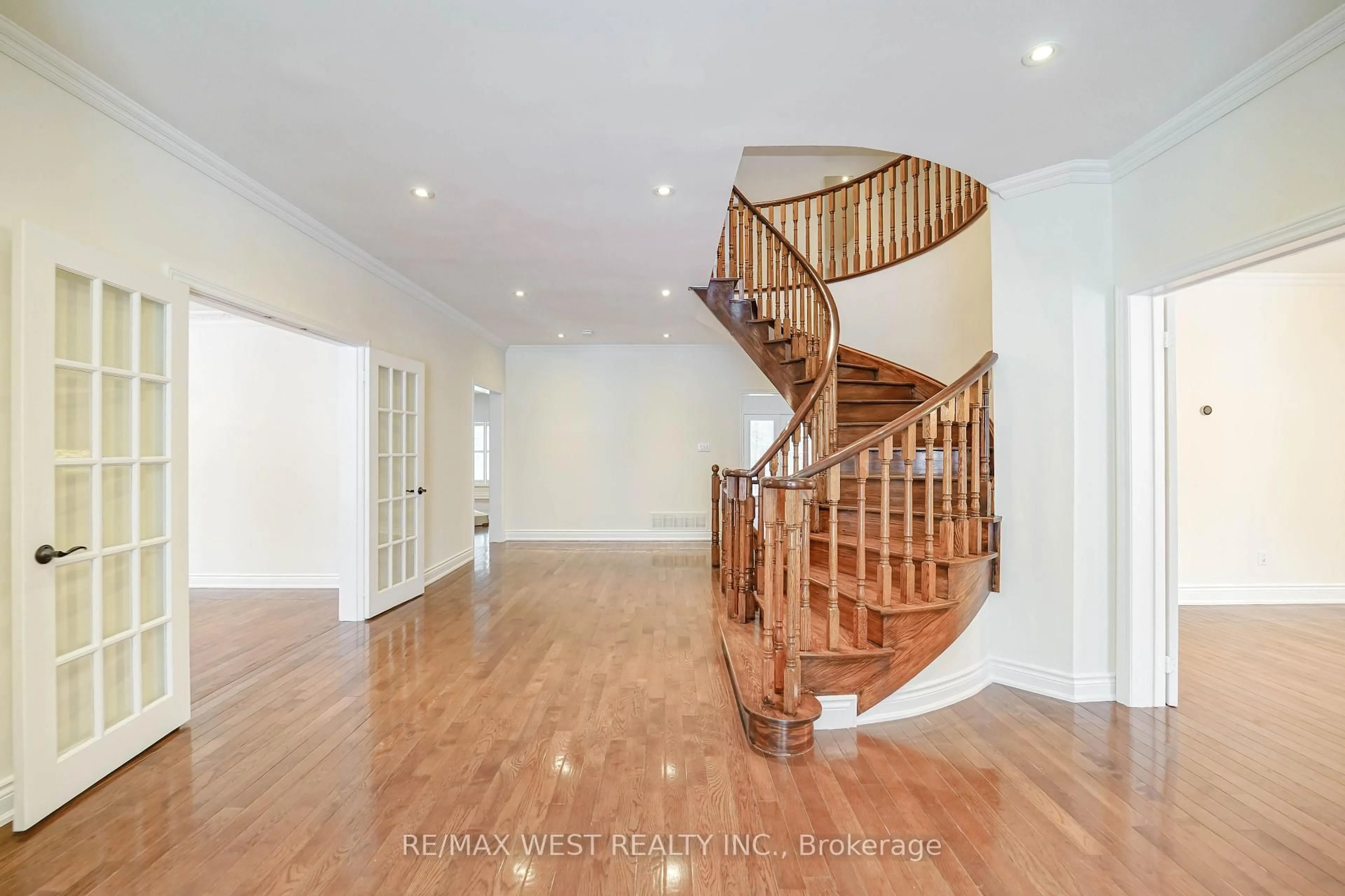 Unknown for 81 Woodview Dr, Pickering Ontario L1V 1L1
