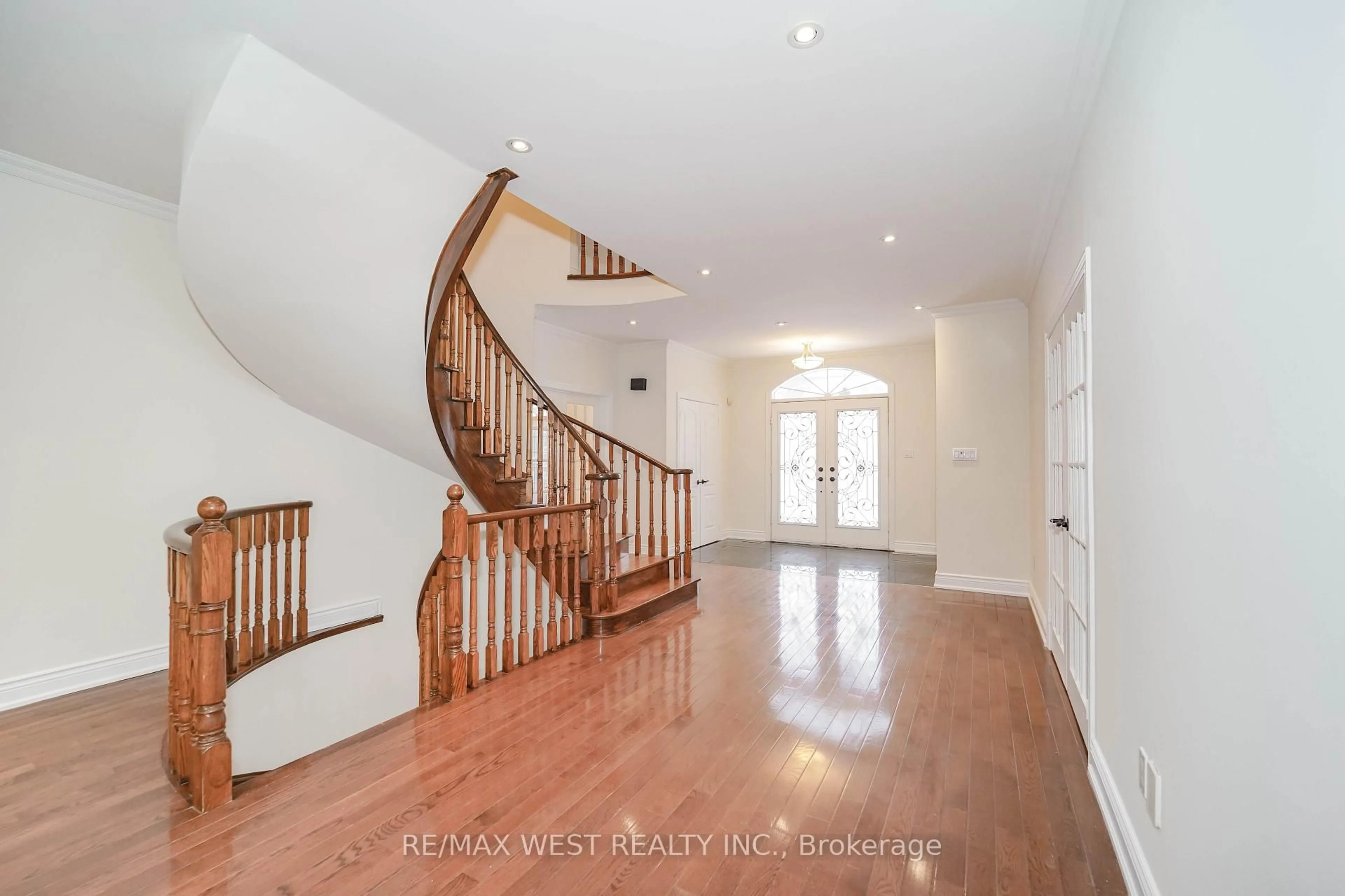 Unknown for 81 Woodview Dr, Pickering Ontario L1V 1L1