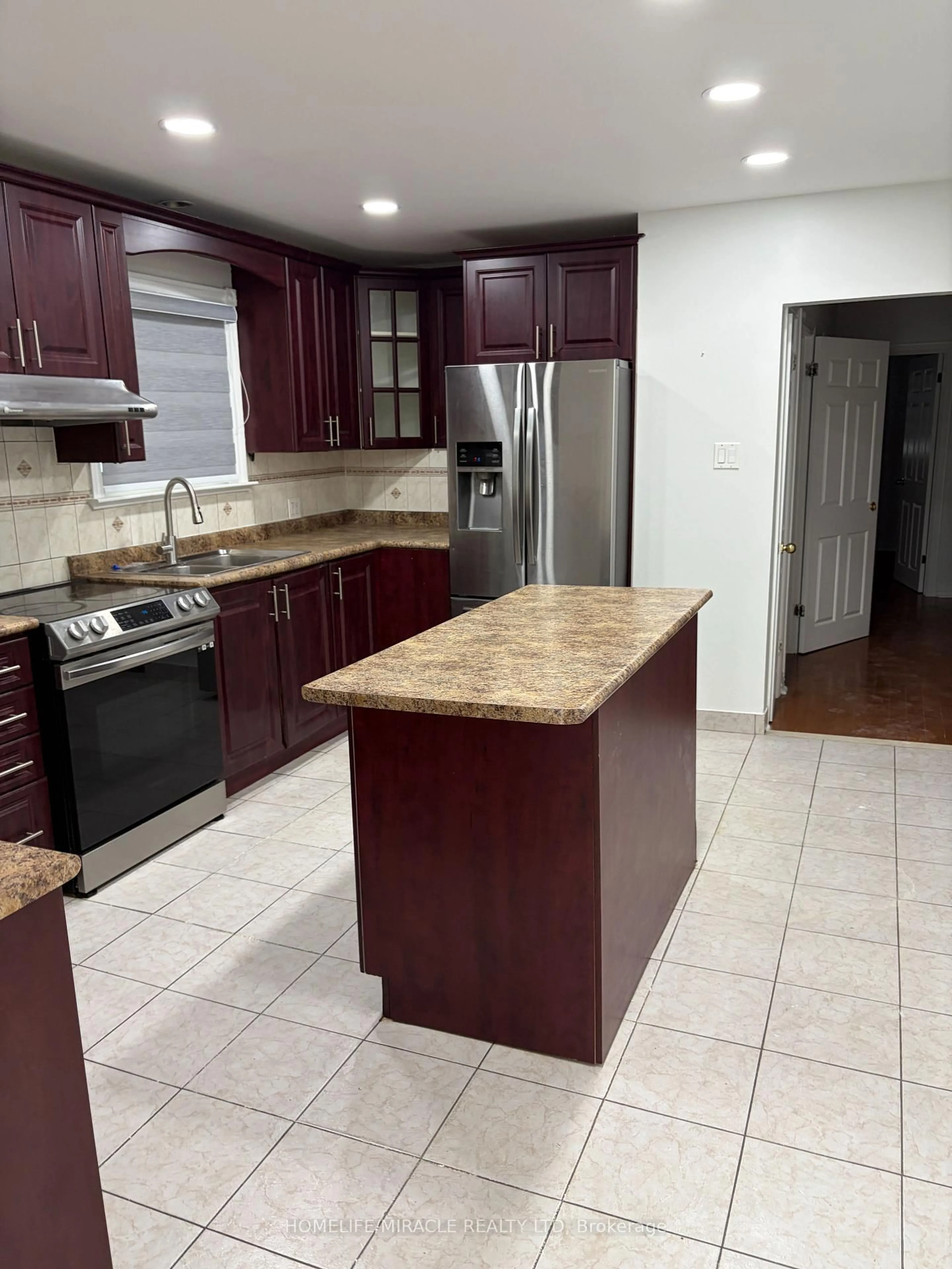 Unknown for 1074 Midland Ave, Toronto Ontario M1K 4G9