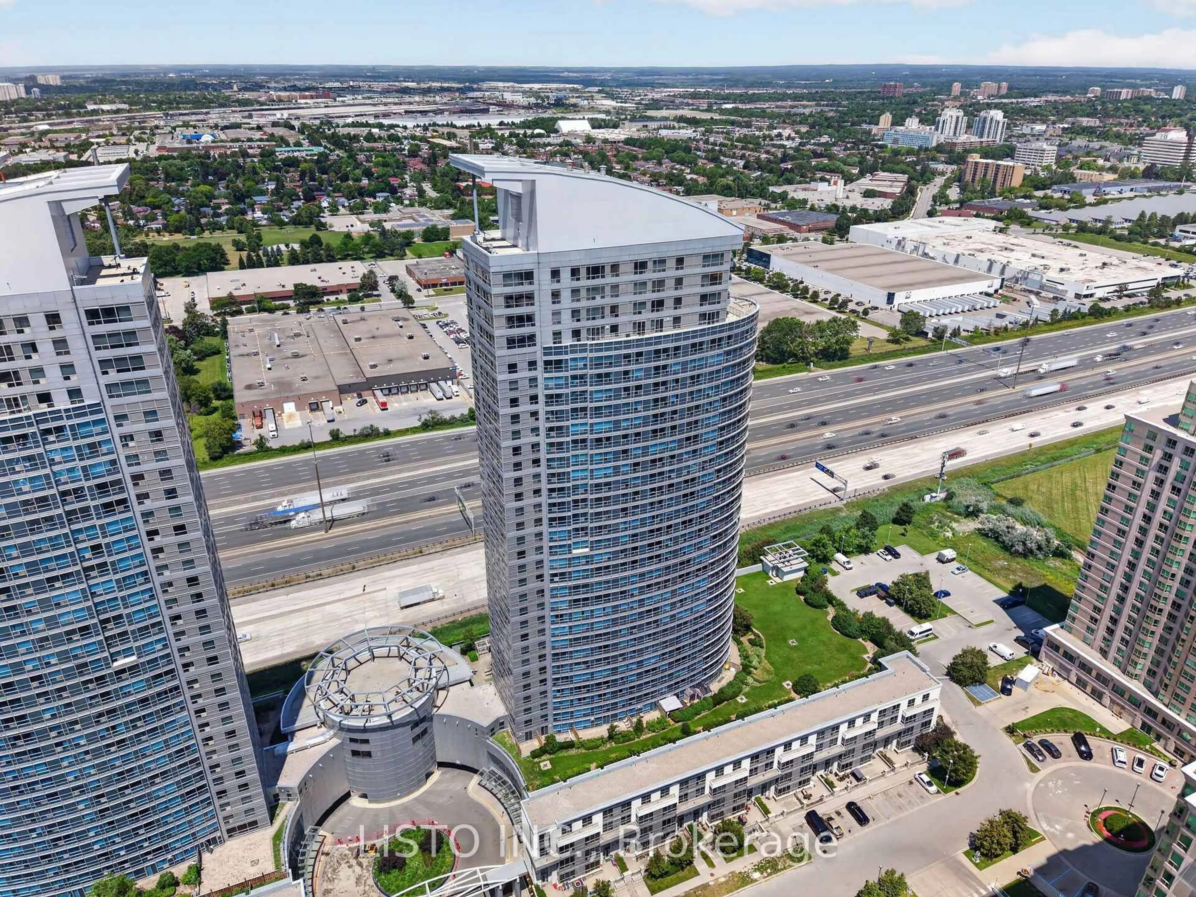 A pic from outside/outdoor area/front of a property/back of a property/a pic from drone, city buildings view from balcony for 38 Lee Centre Dr, Toronto Ontario M1H 3J7