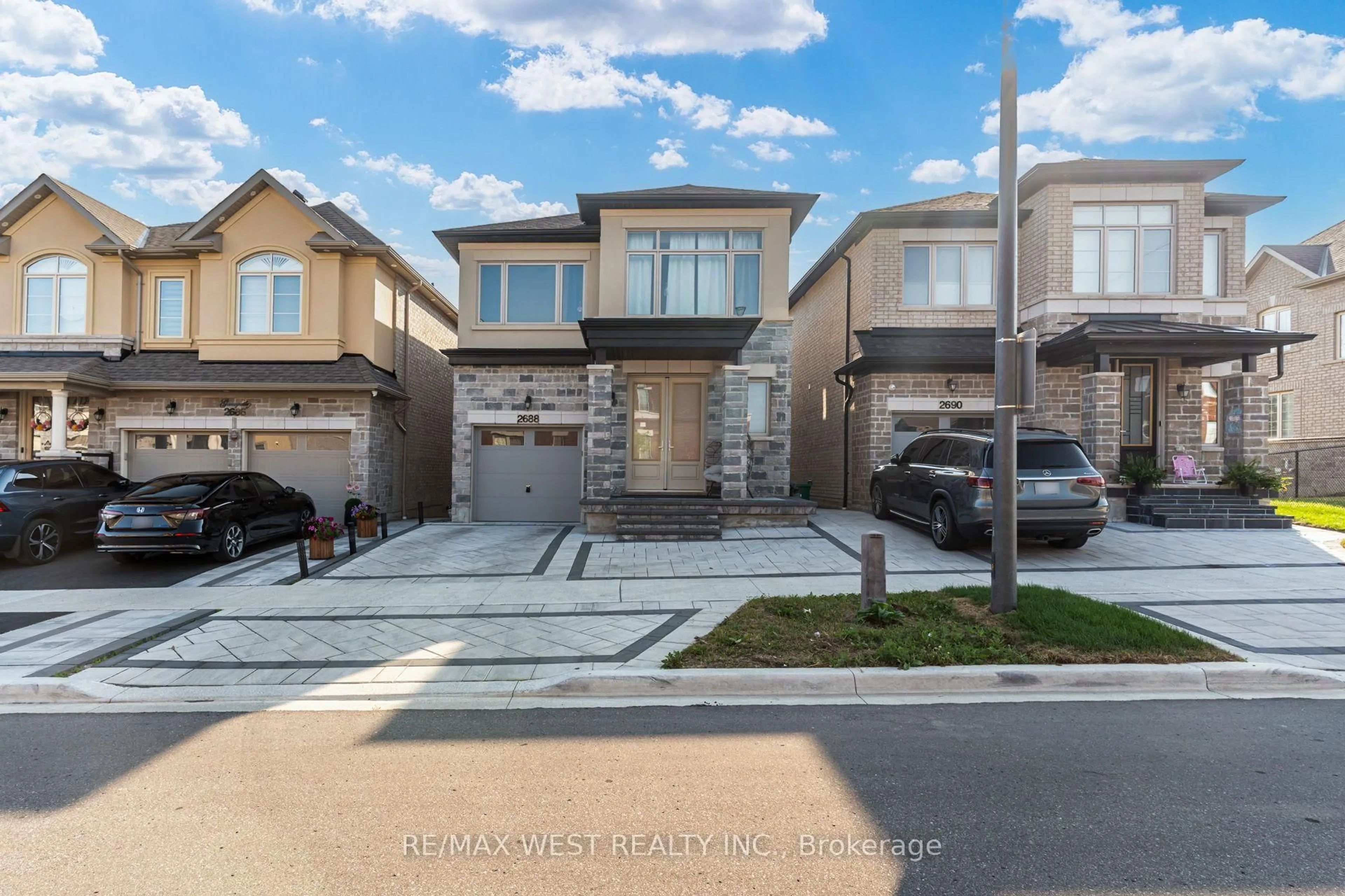 Unknown for 2688 Sapphire Dr, Pickering Ontario L1X 0G5